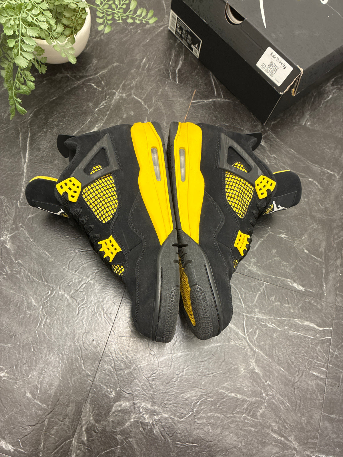 Jordan 4 Thunder 2023 SZ: 12M - Pre-Owned