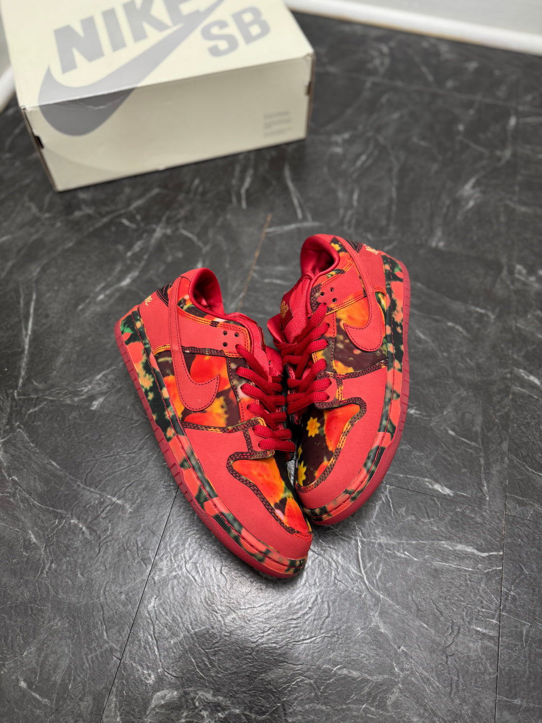 Nike SB Dunk Low Wizard Of Oz Poppy Field SZ: 9.5M - New
