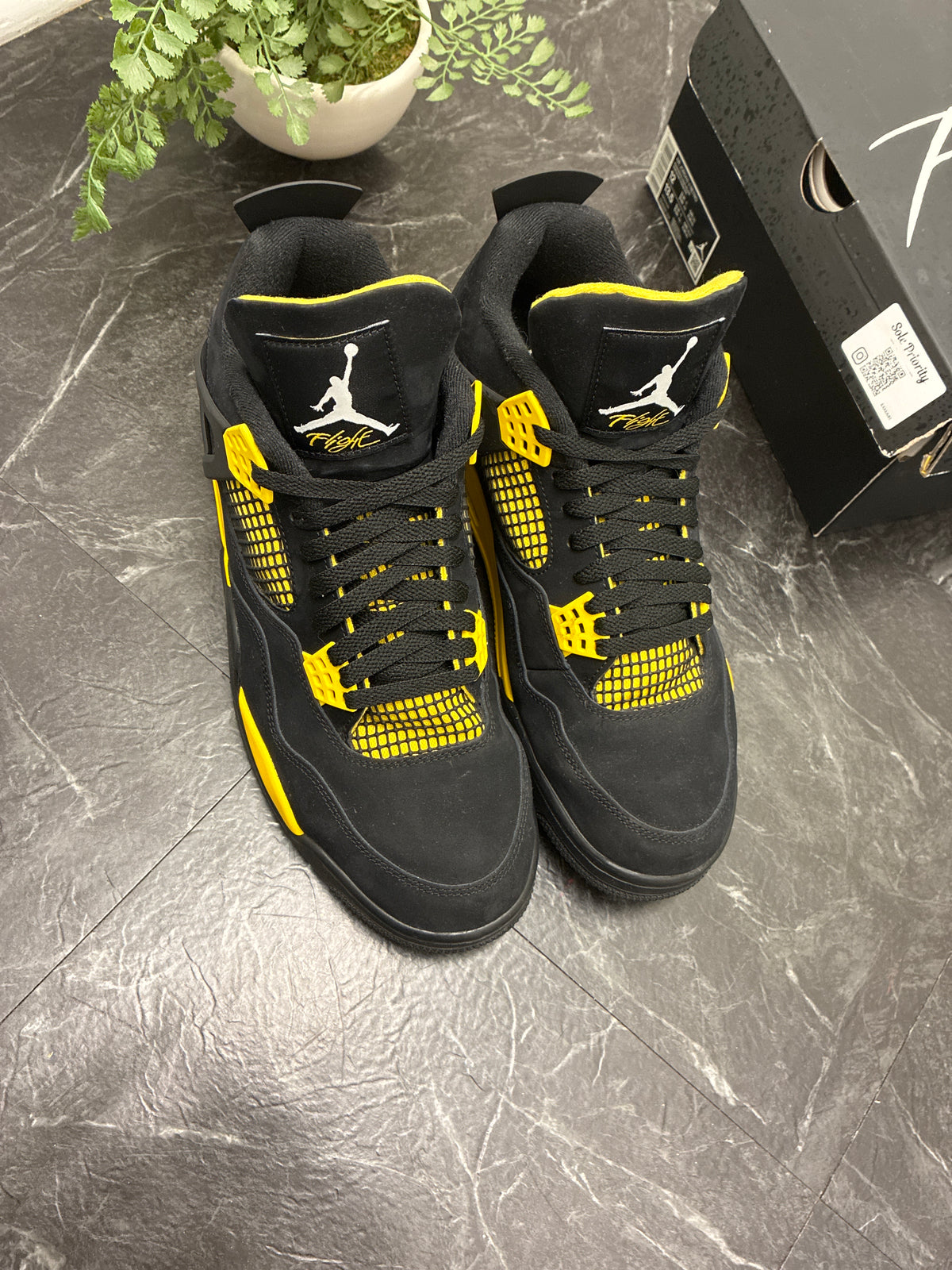 Jordan 4 Thunder 2023 SZ: 12M - Pre-Owned