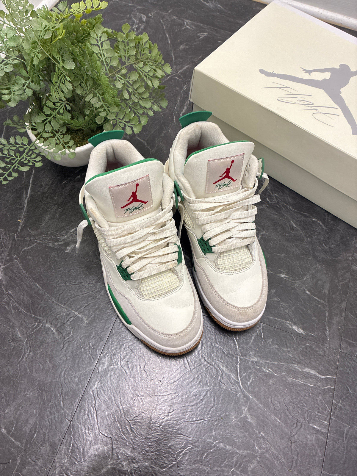 Jordan 4 SB Pine Green SZ: 9.5M - Pre-Owned