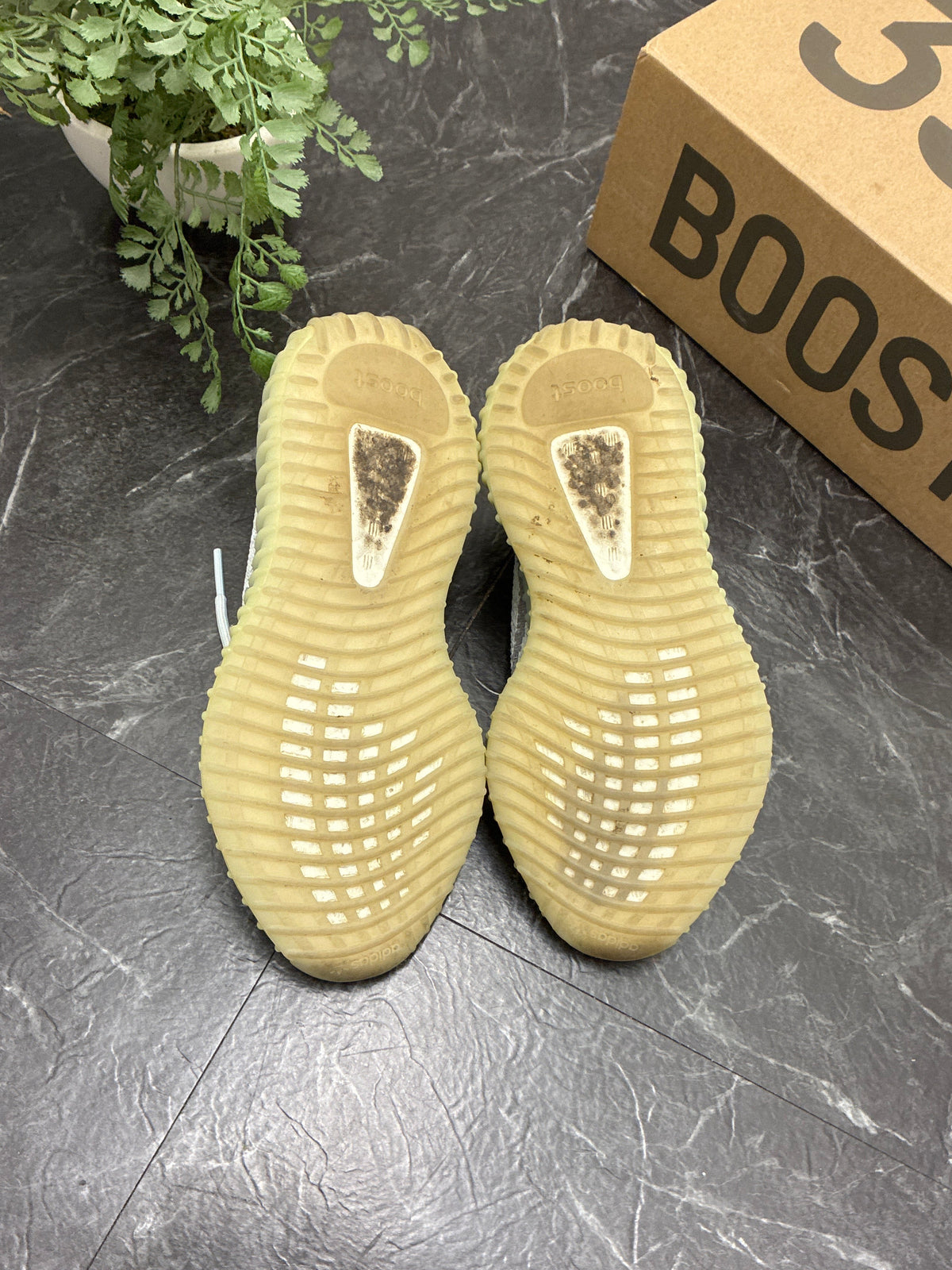 Adidas Yeezy Boost 350 V2 Blue Tint SZ: 6M/7.5W - Pre-Owned