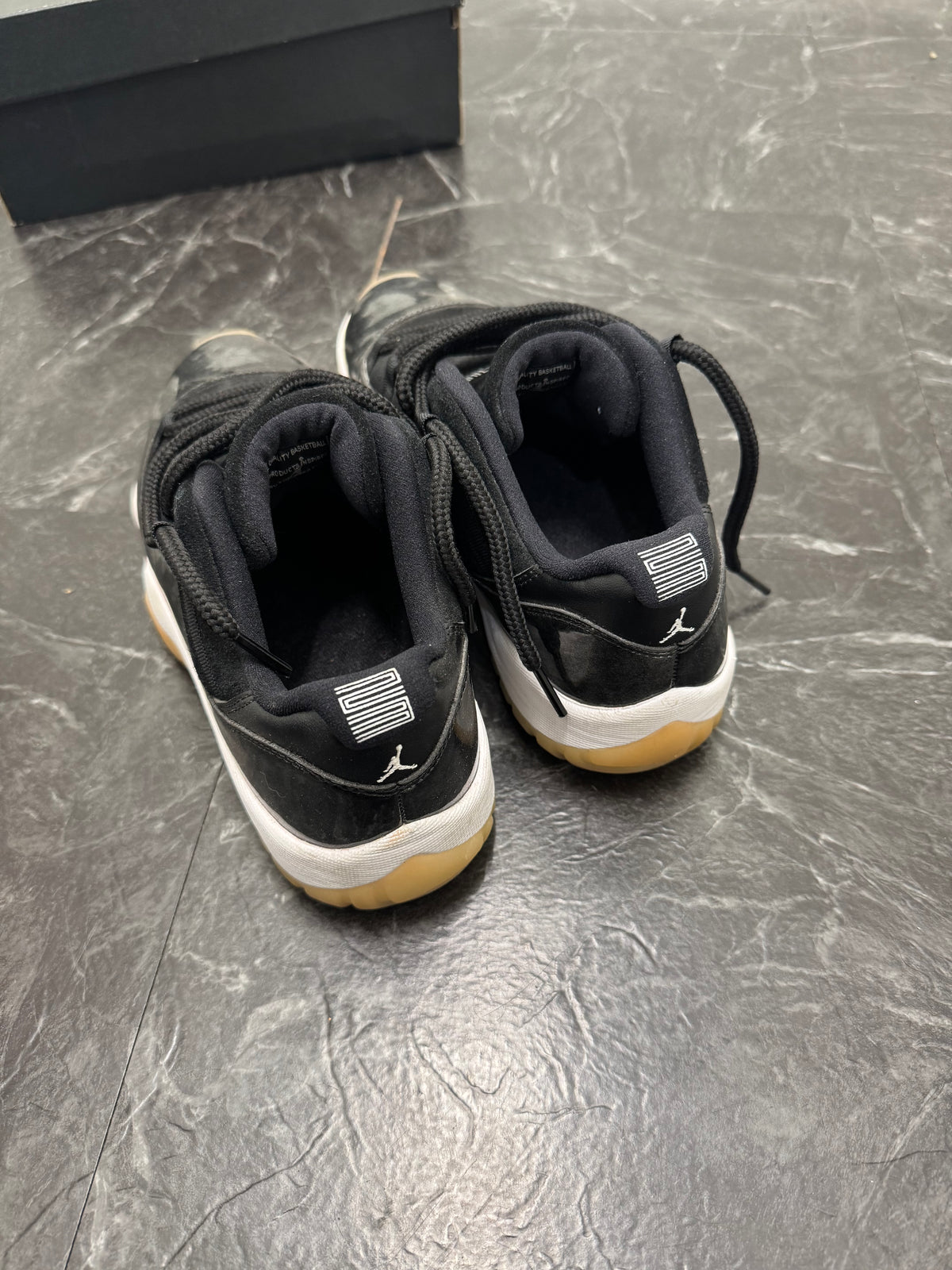 Jordan 11 Low Barons SZ: 8.5M - Pre-Owned