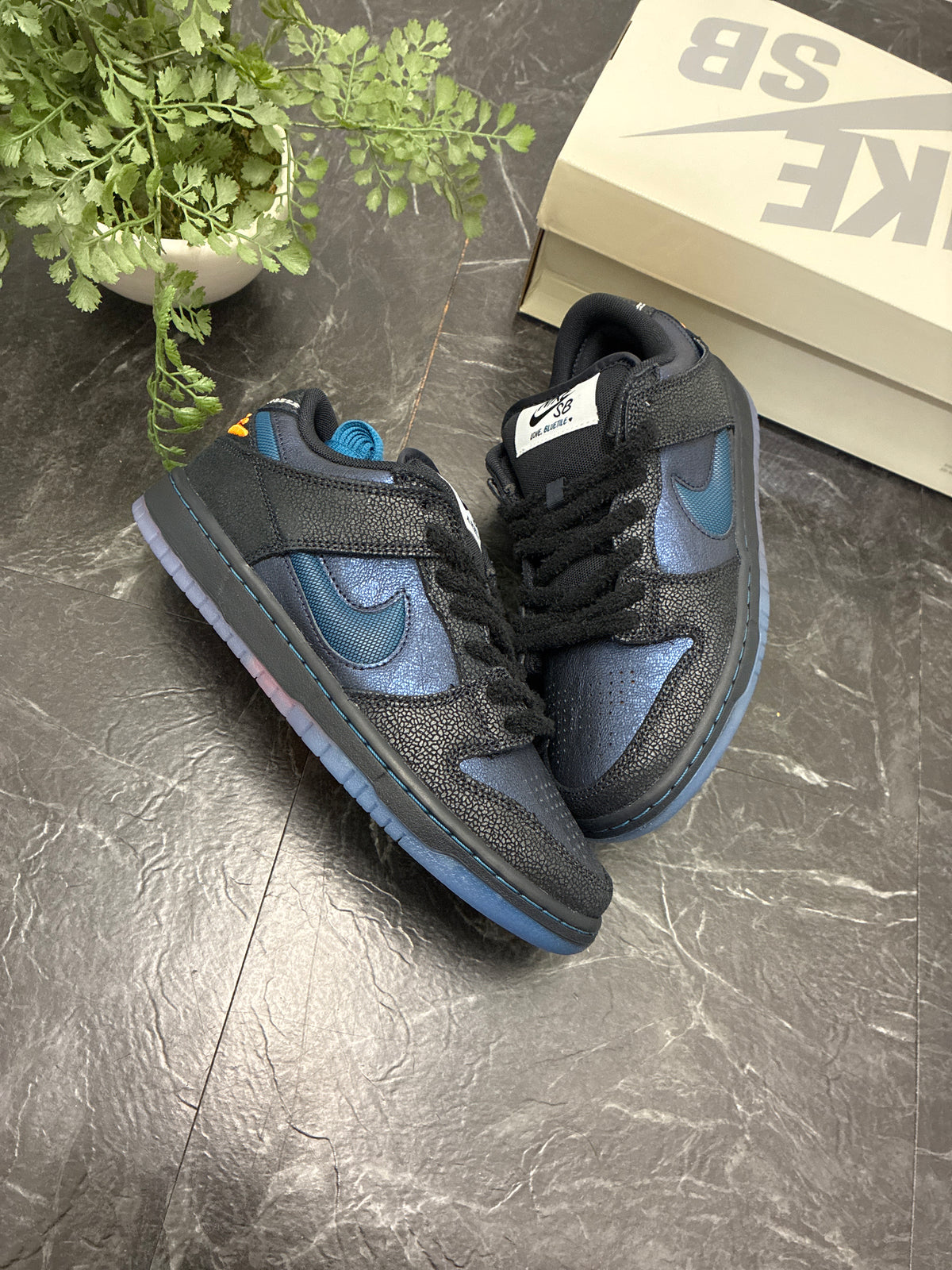 Nike SB Dunk Low Bluetile Skateboards SZ: 7M/8.5W - New