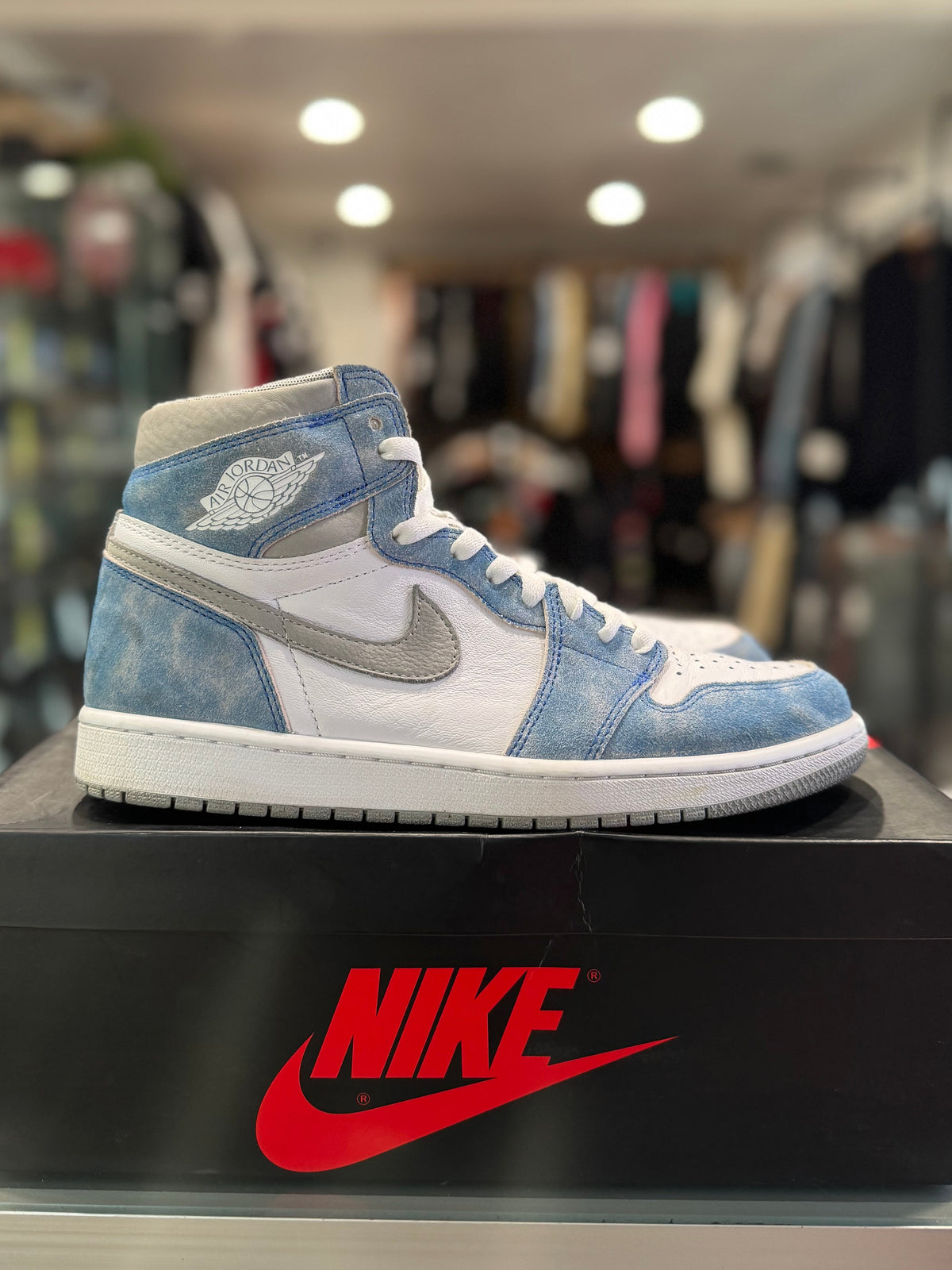Jordan 1 High Hyper Royal SZ: 10M - Pre-Owned