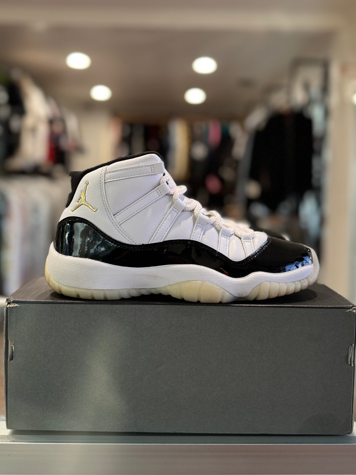 Jordan 11 DMP Gratitude SZ: 7Y/8.5W - Pre-Owned