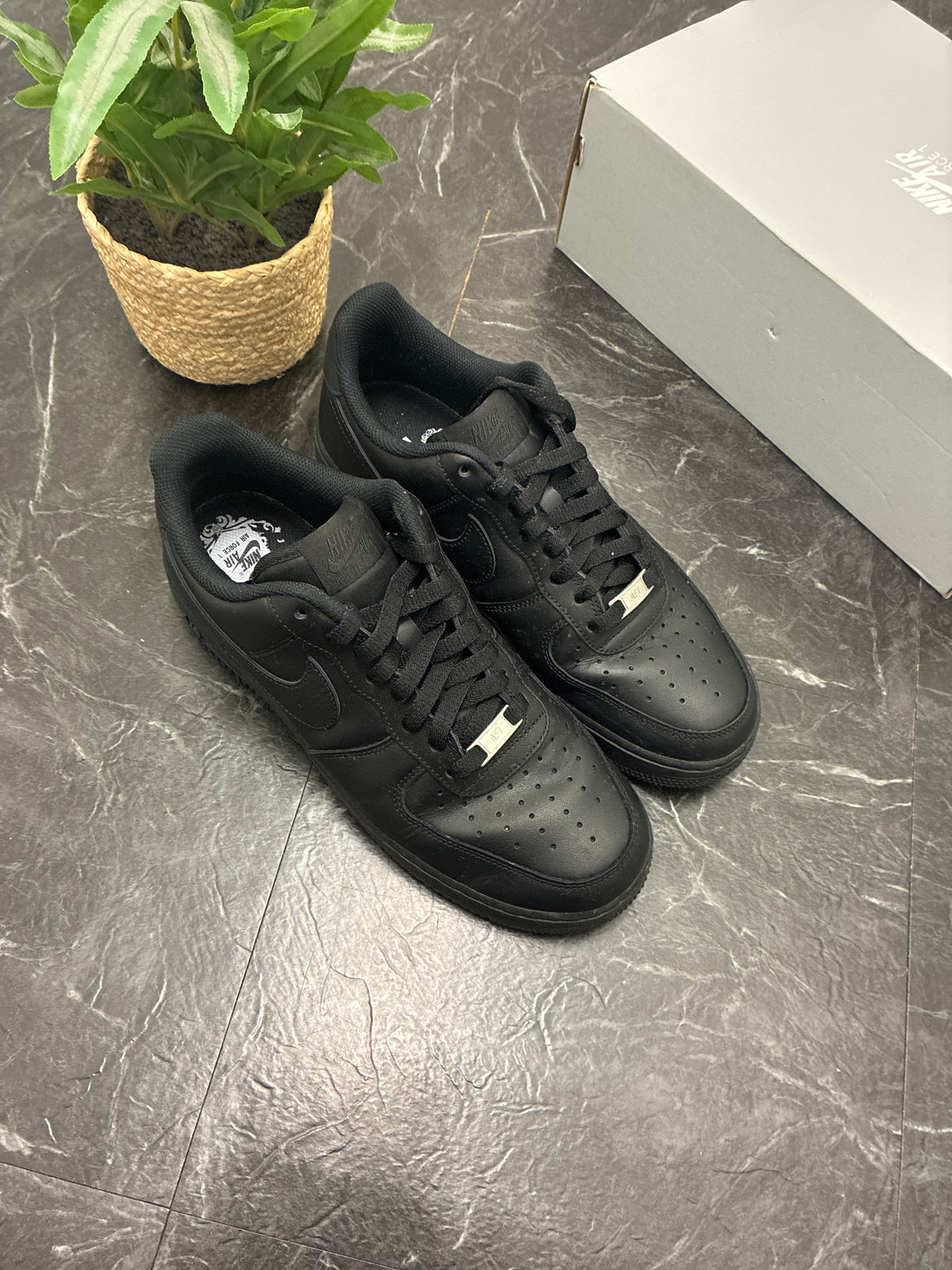 Nike Air Force 1 Low Black SZ: 9.5M - Pre-Owned