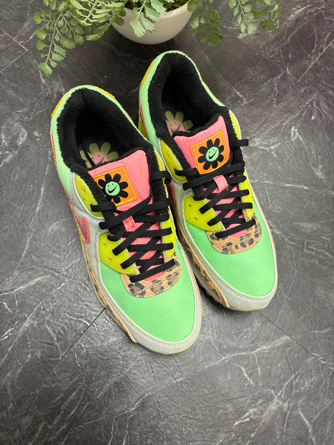 Nike Air Max 90 LX Illusion Green (90s Dancefloor) SZ: 10.5W/9M - Pre-Owned