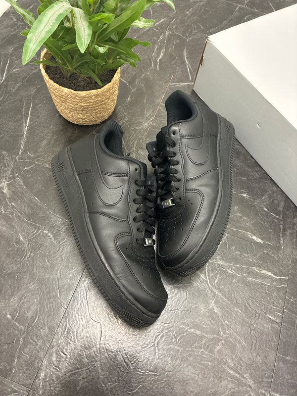 Nike Air Force 1 Low Black SZ: 9.5M - Pre-Owned