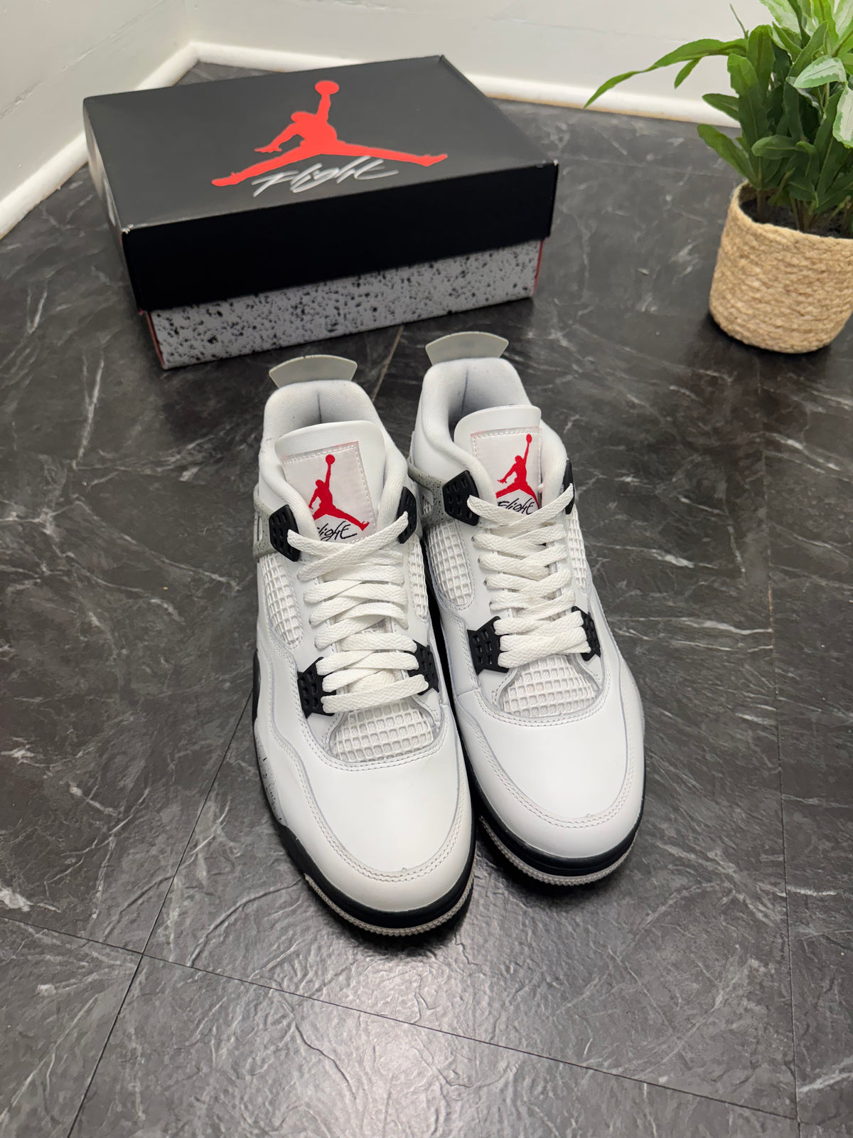 Jordan 4 White Cement 2025 SZ: 9M - Pre-Owned