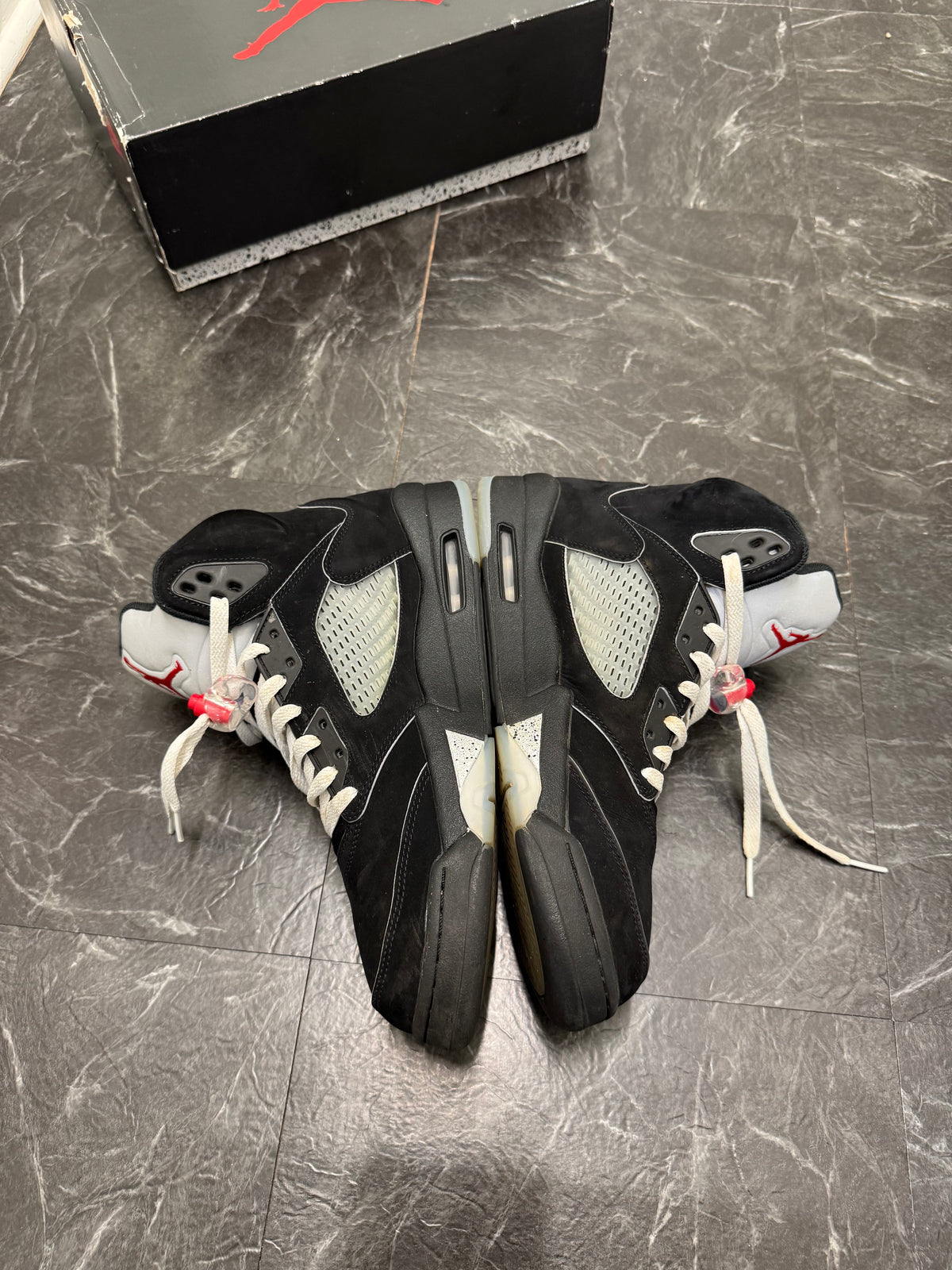 Jordan 5 Black Metallic Reimagined SZ: 12M - Pre-Owned