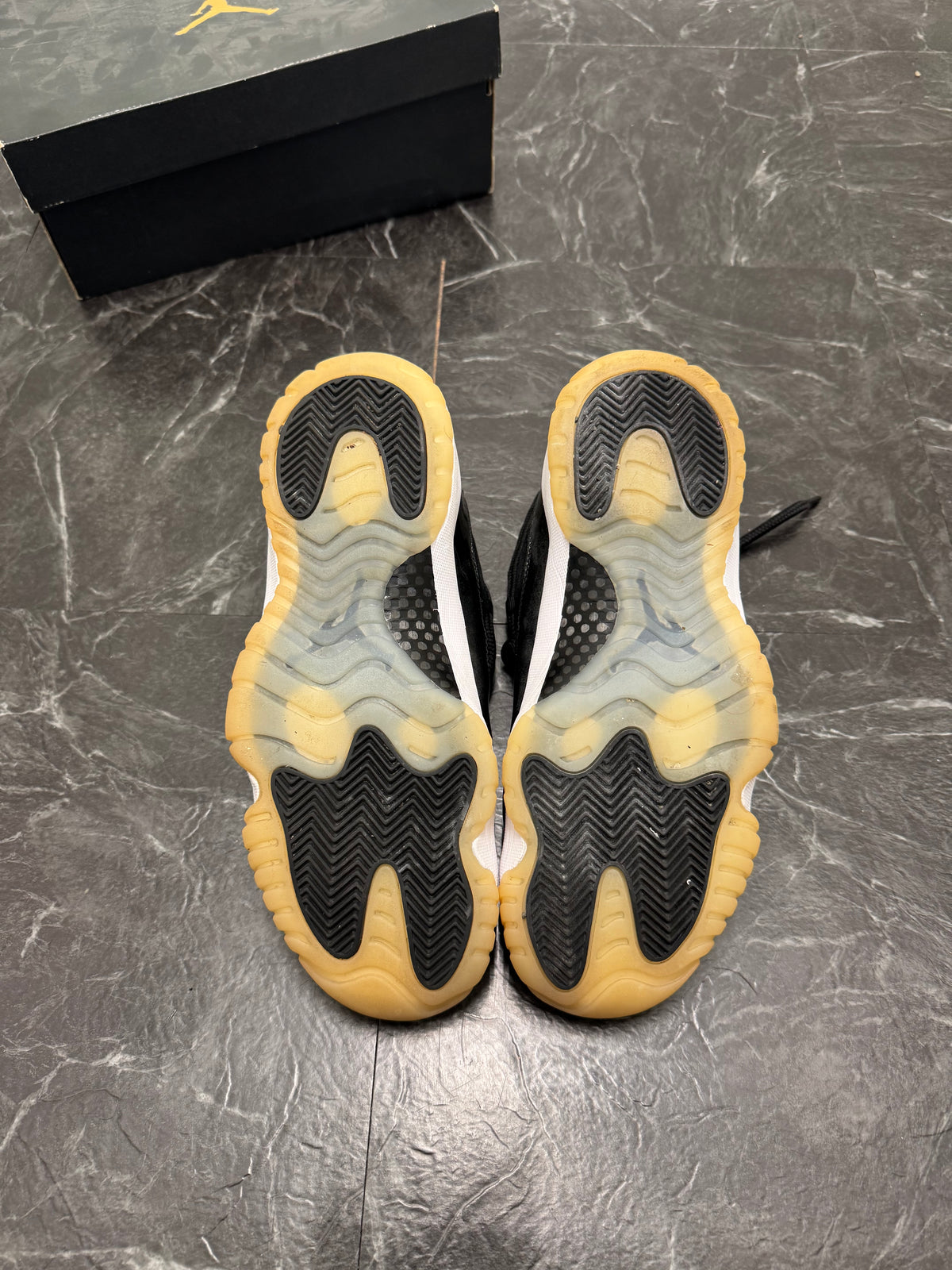 Jordan 11 Low Barons SZ: 8.5M - Pre-Owned