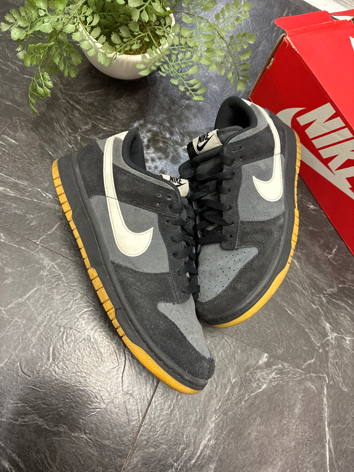 Nike Dunk Low Black Grey Gum SZ: 9.5M - Pre-Owned