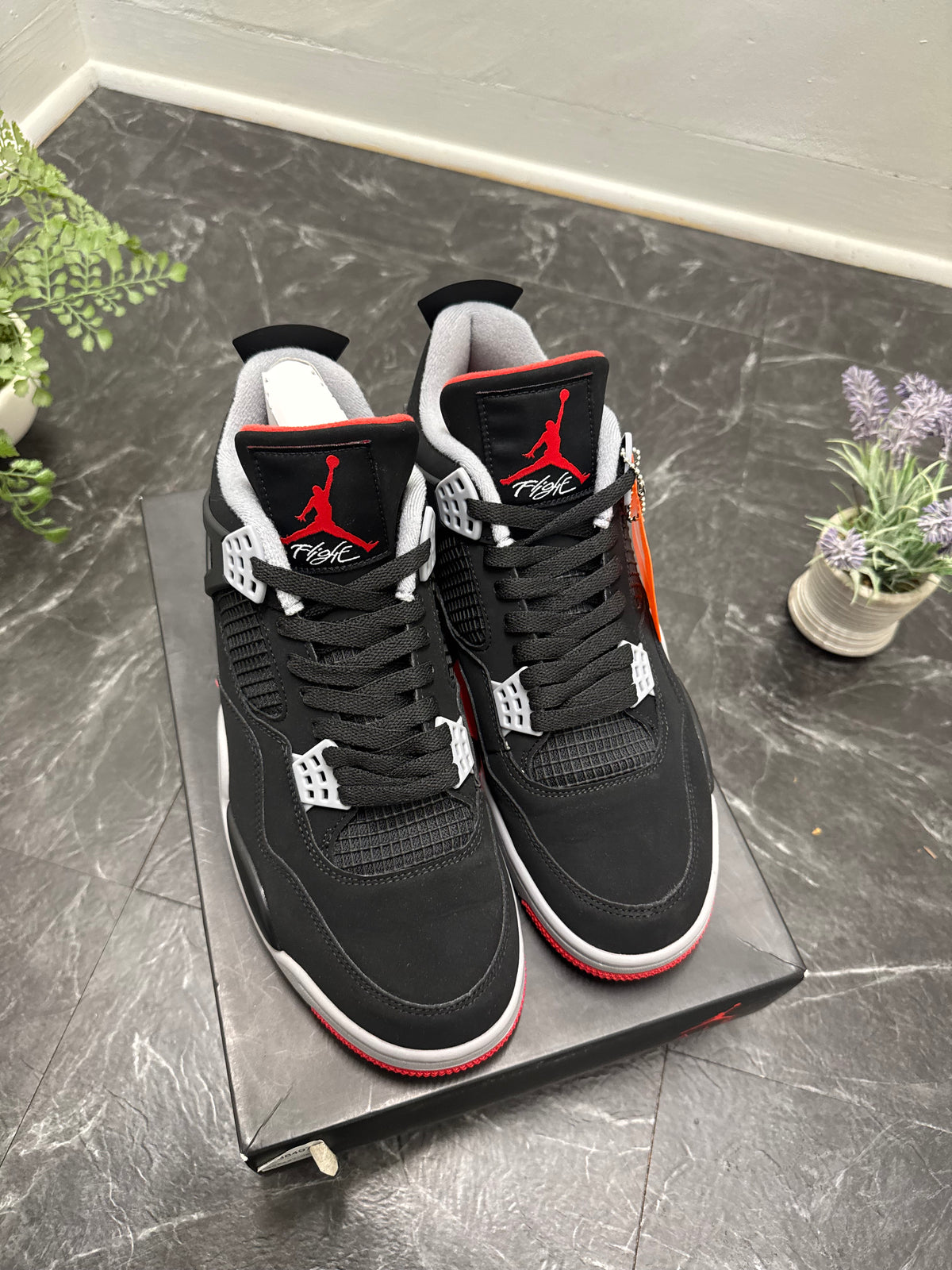 Jordan 4 Bred 2019 SZ: 10.5M - Pre-Owned