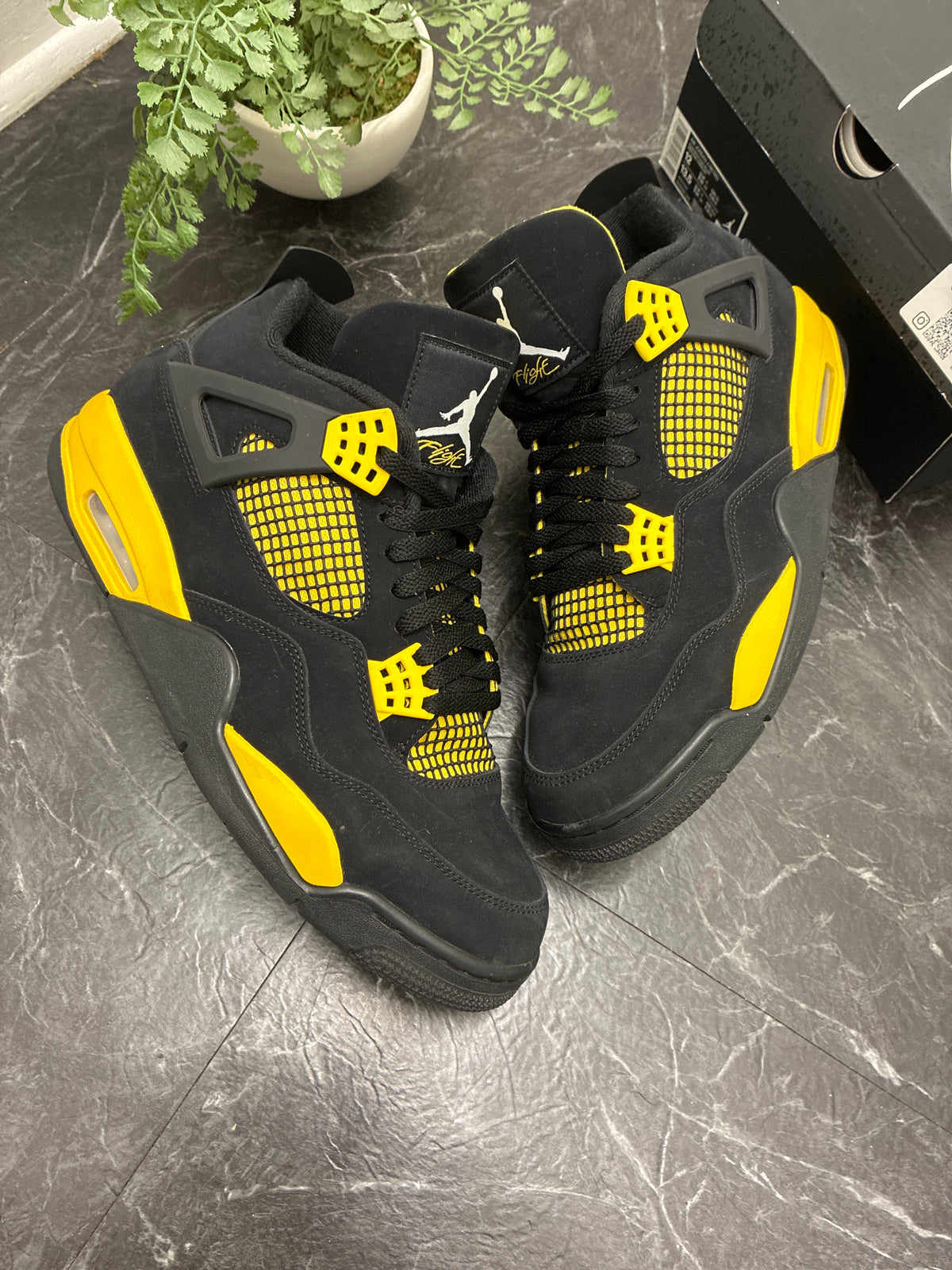Jordan 4 Thunder 2023 SZ: 12M - Pre-Owned