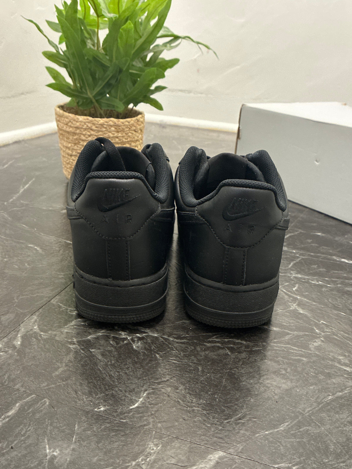 Nike Air Force 1 Low Black SZ: 9.5M - Pre-Owned