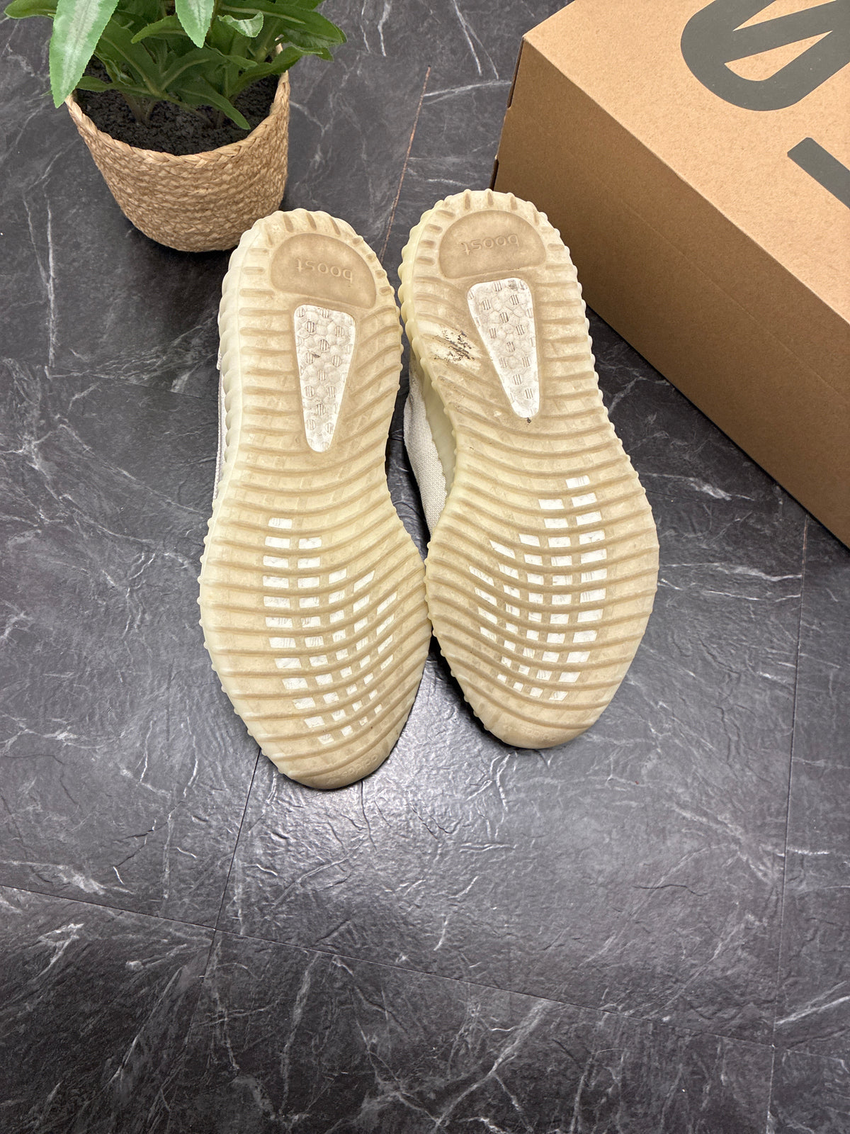 Yeezy Boost 350 V2 Bone SZ: 11M - Pre-Owned