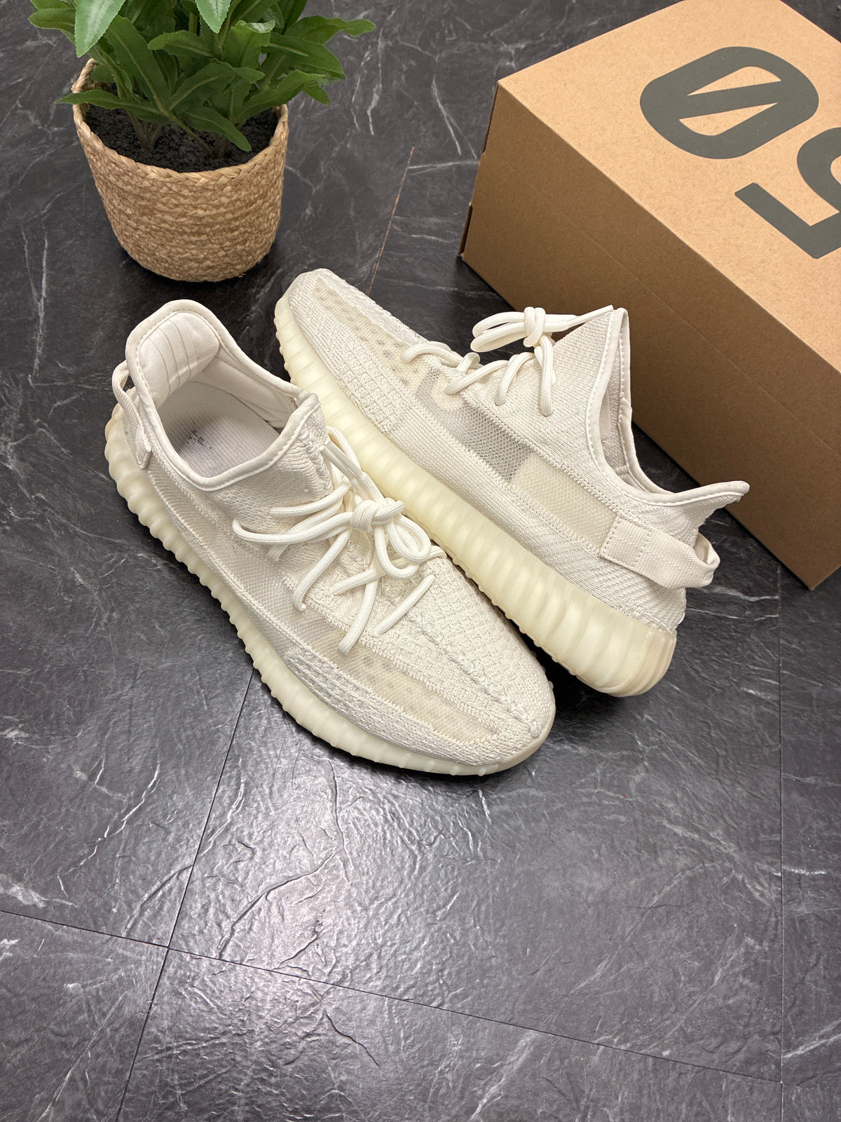 Yeezy Boost 350 V2 Bone SZ: 11M - Pre-Owned