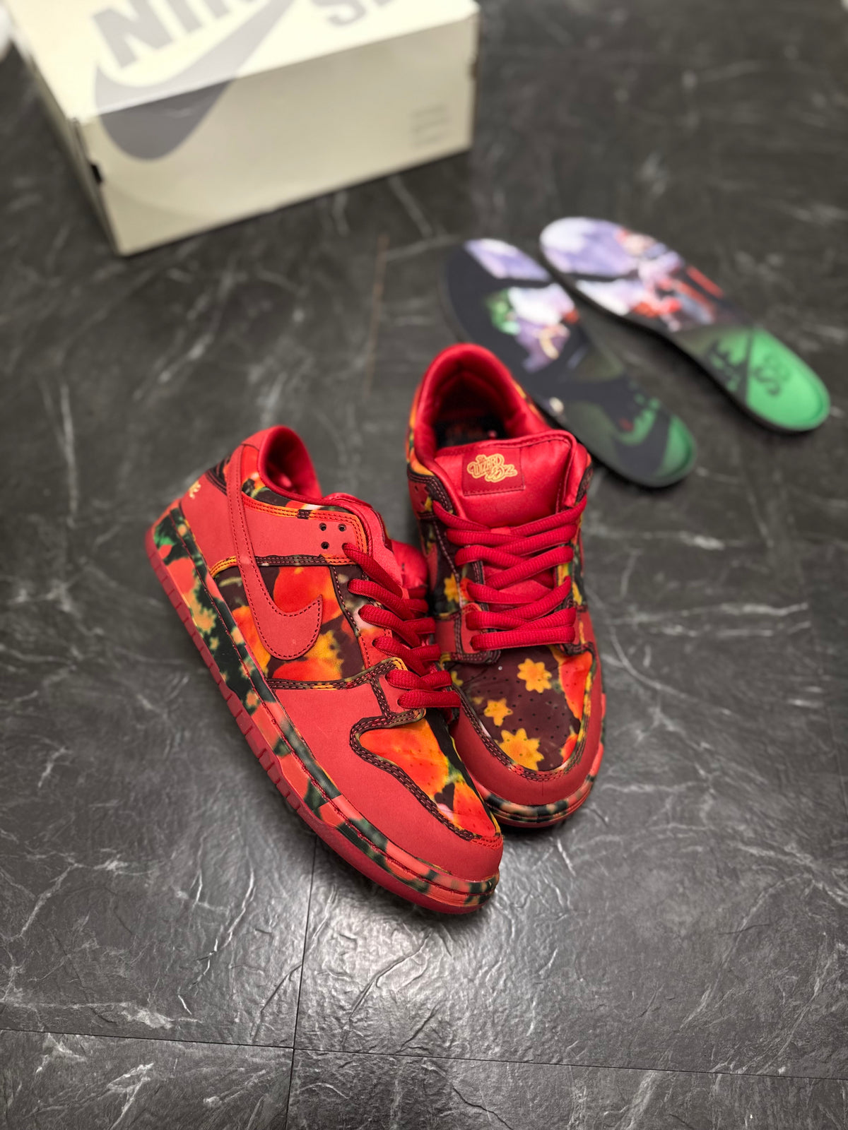 Nike SB Dunk Low Wizard Of Oz Poppy Field SZ: 9.5M - New