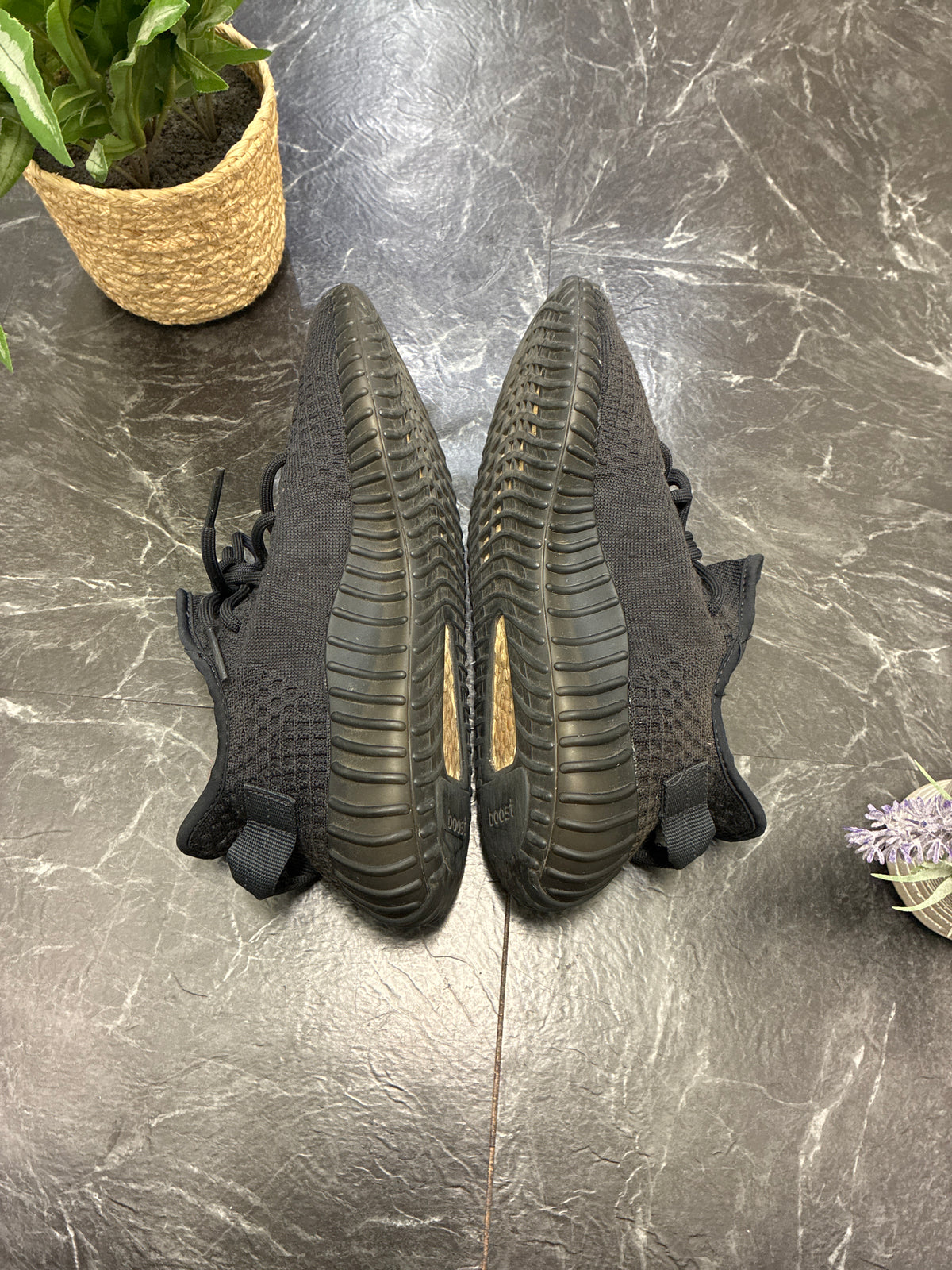 Adidas Yeezy Boost 350 V2 Onyx SZ: 8.5M - Pre-Owned