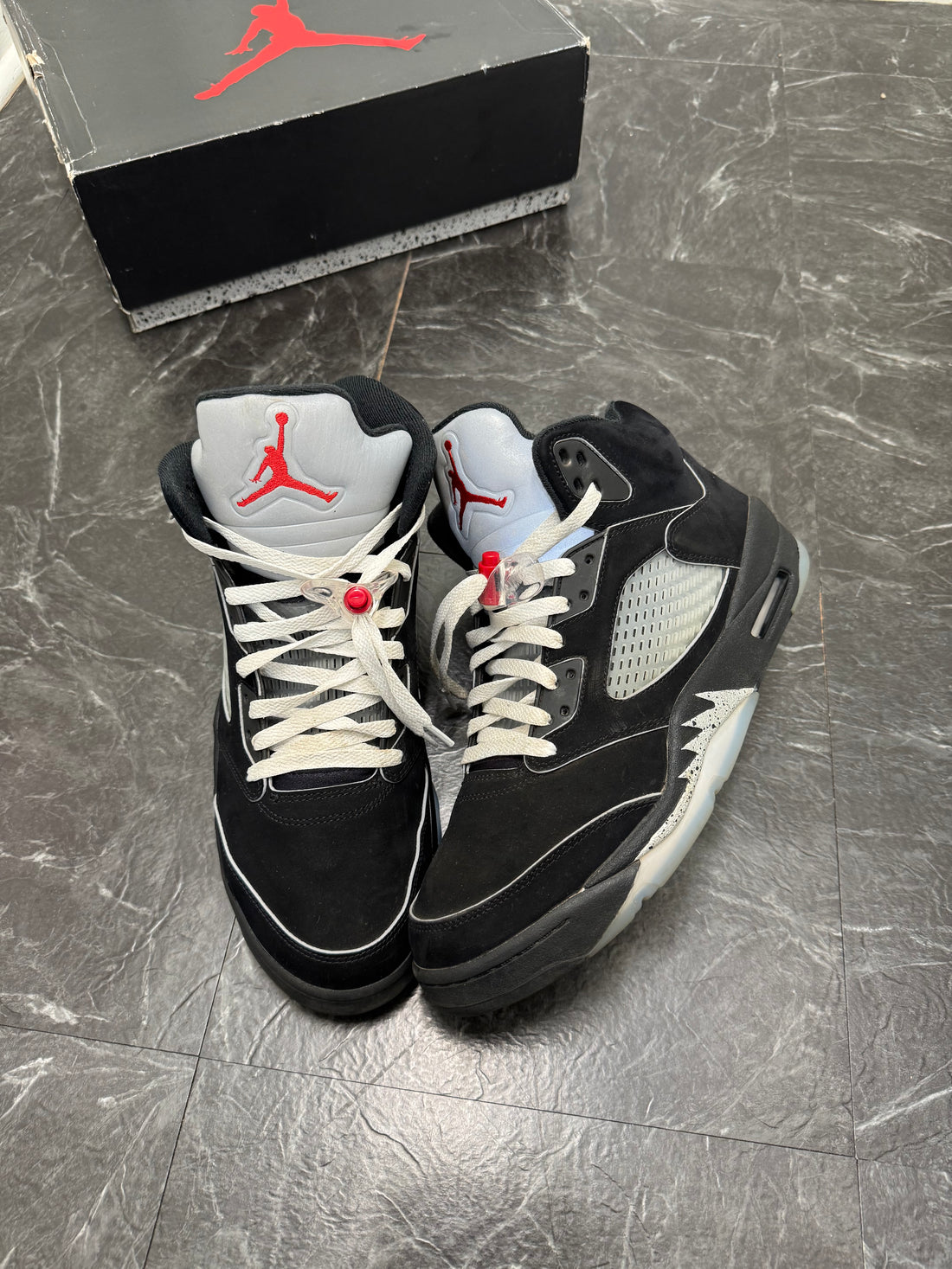Jordan 5 Black Metallic Reimagined SZ: 12M - Pre-Owned