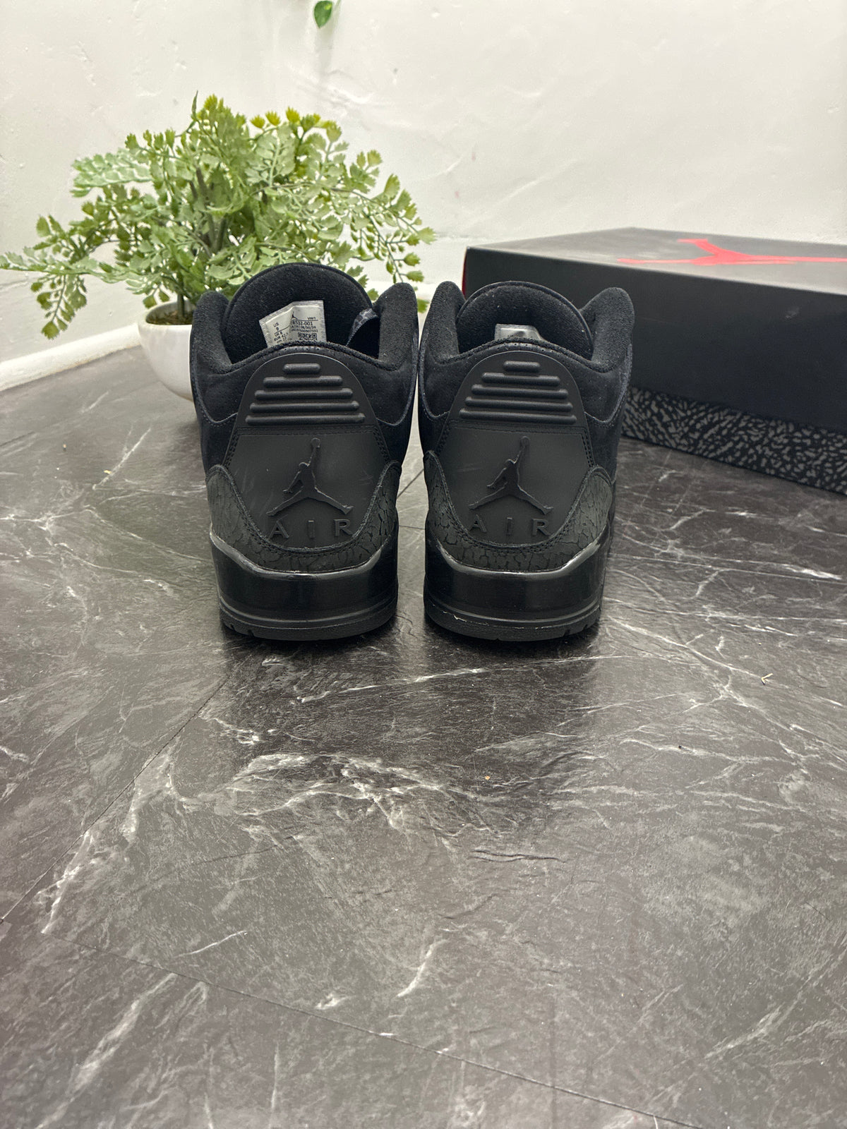 Jordan 3 Black Cat 2024 SZ: 9M - Pre-Owned
