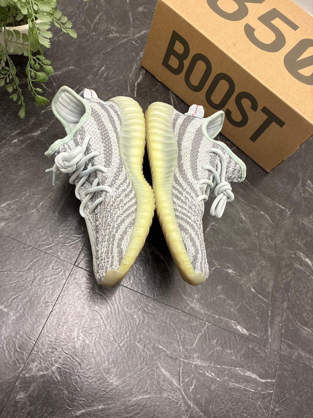 Adidas Yeezy Boost 350 V2 Blue Tint SZ: 6M/7.5W - Pre-Owned