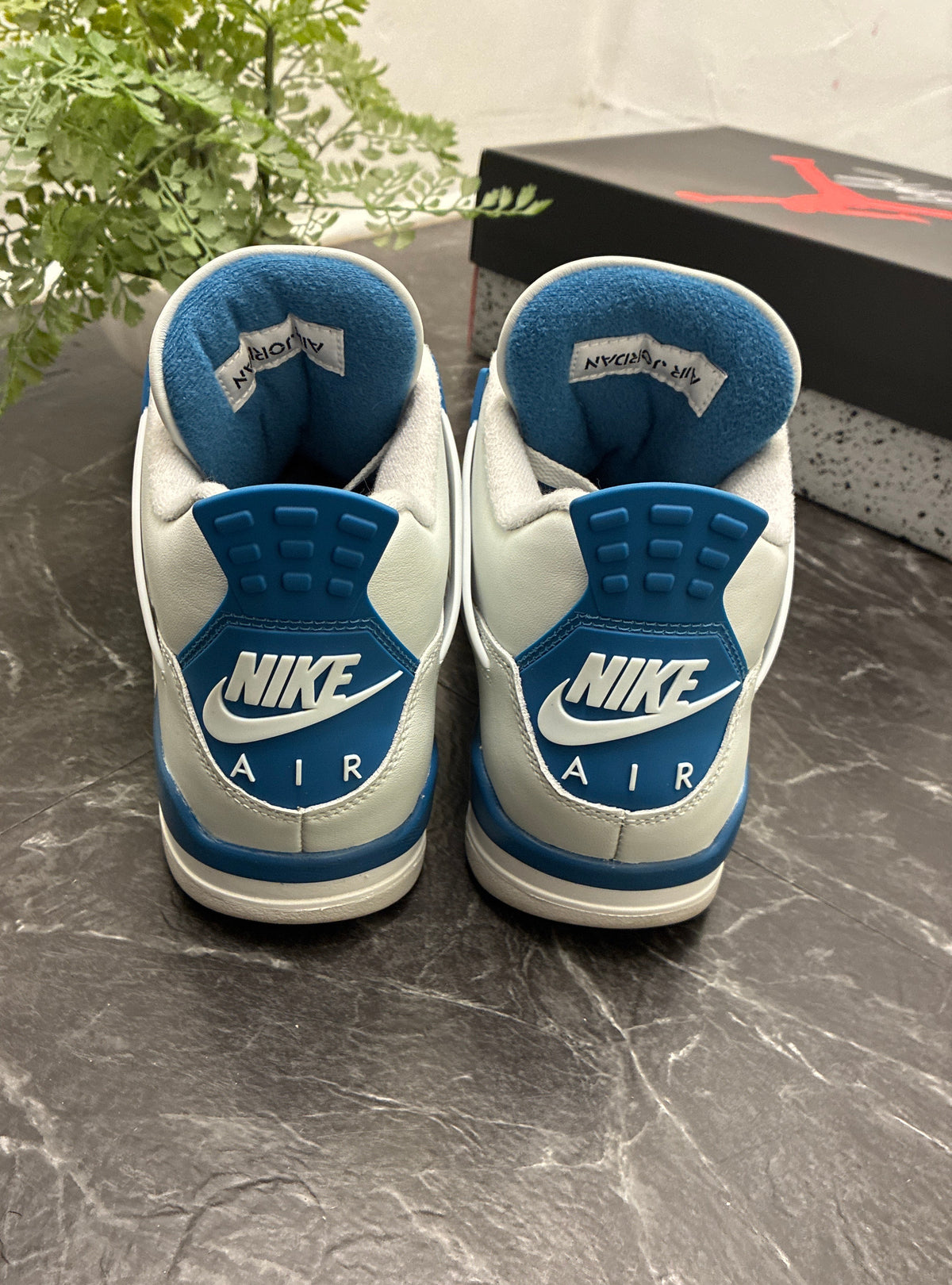 Jordan 4 Military Blue 2024 SZ: 8.5M - Pre-Owned