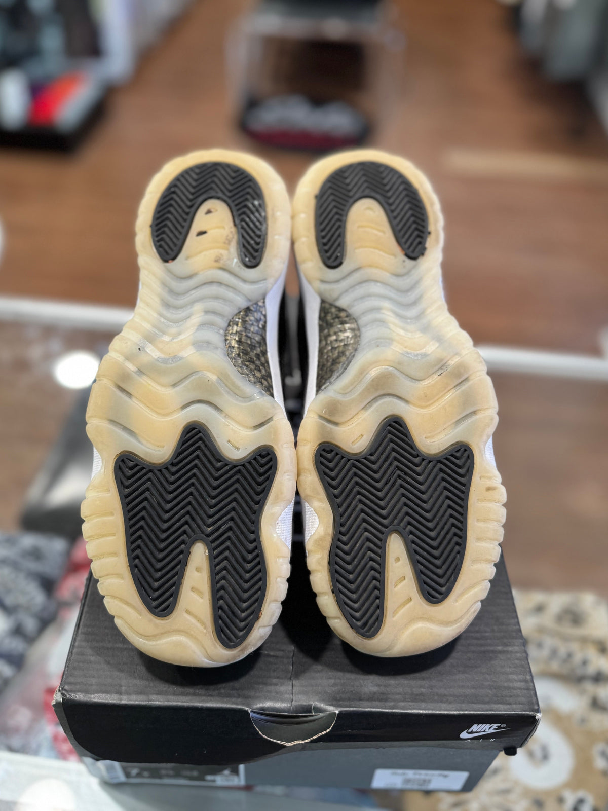 Jordan 11 DMP Gratitude SZ: 7Y/8.5W - Pre-Owned