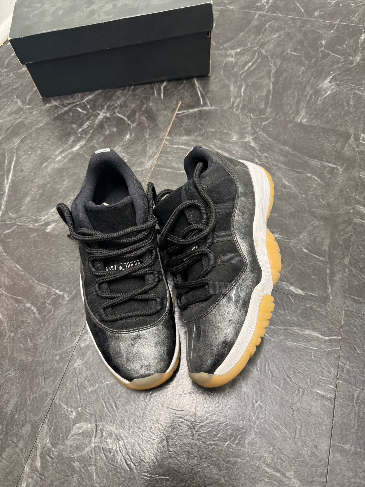 Jordan 11 Low Barons SZ: 8.5M - Pre-Owned