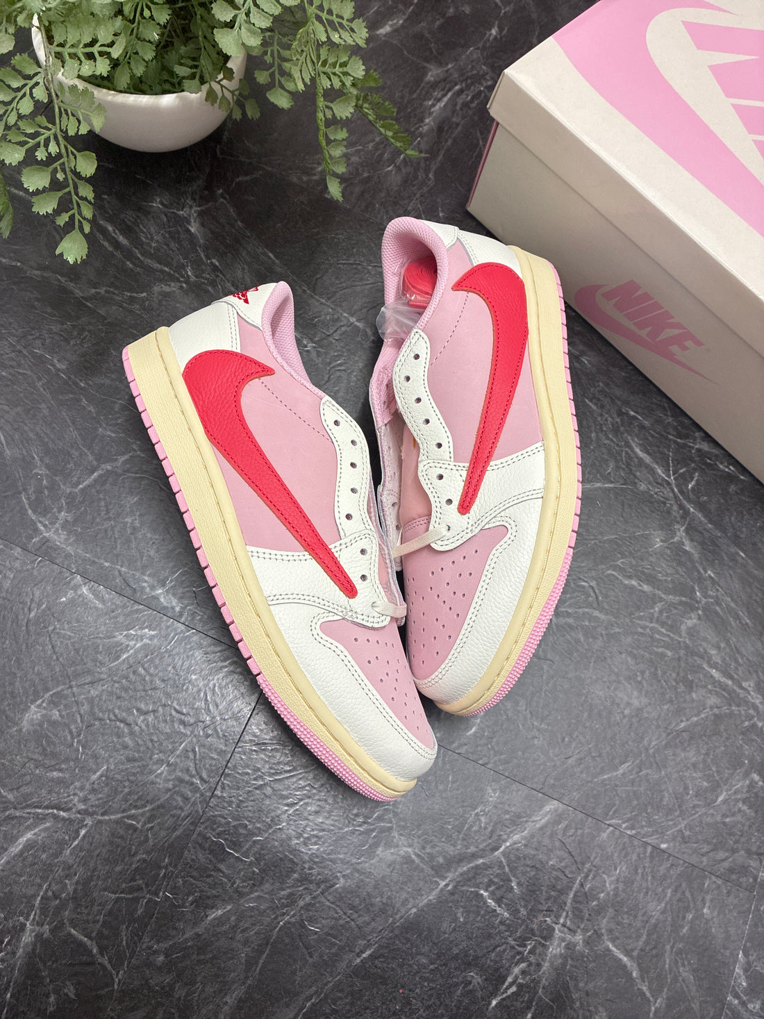 Jordan 1 Low OG Travis Scott Tropical Pink - New