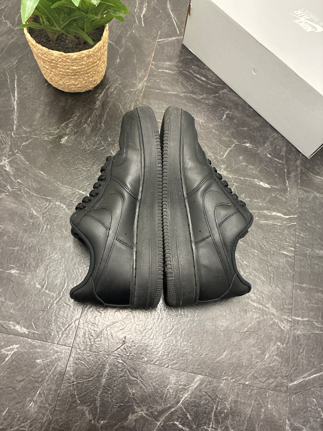 Nike Air Force 1 Low Black SZ: 9.5M - Pre-Owned