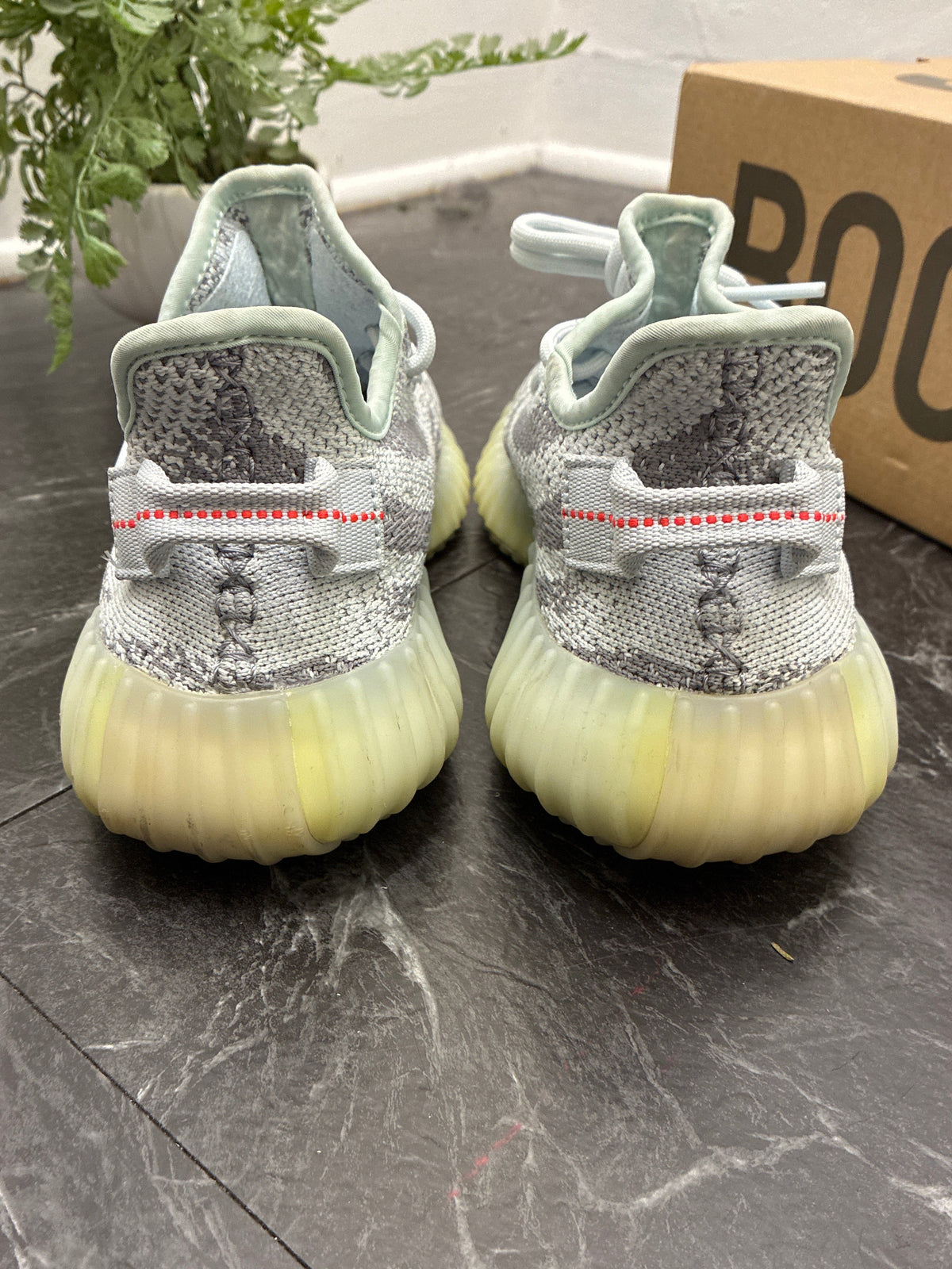 Adidas Yeezy Boost 350 V2 Blue Tint SZ: 6M/7.5W - Pre-Owned