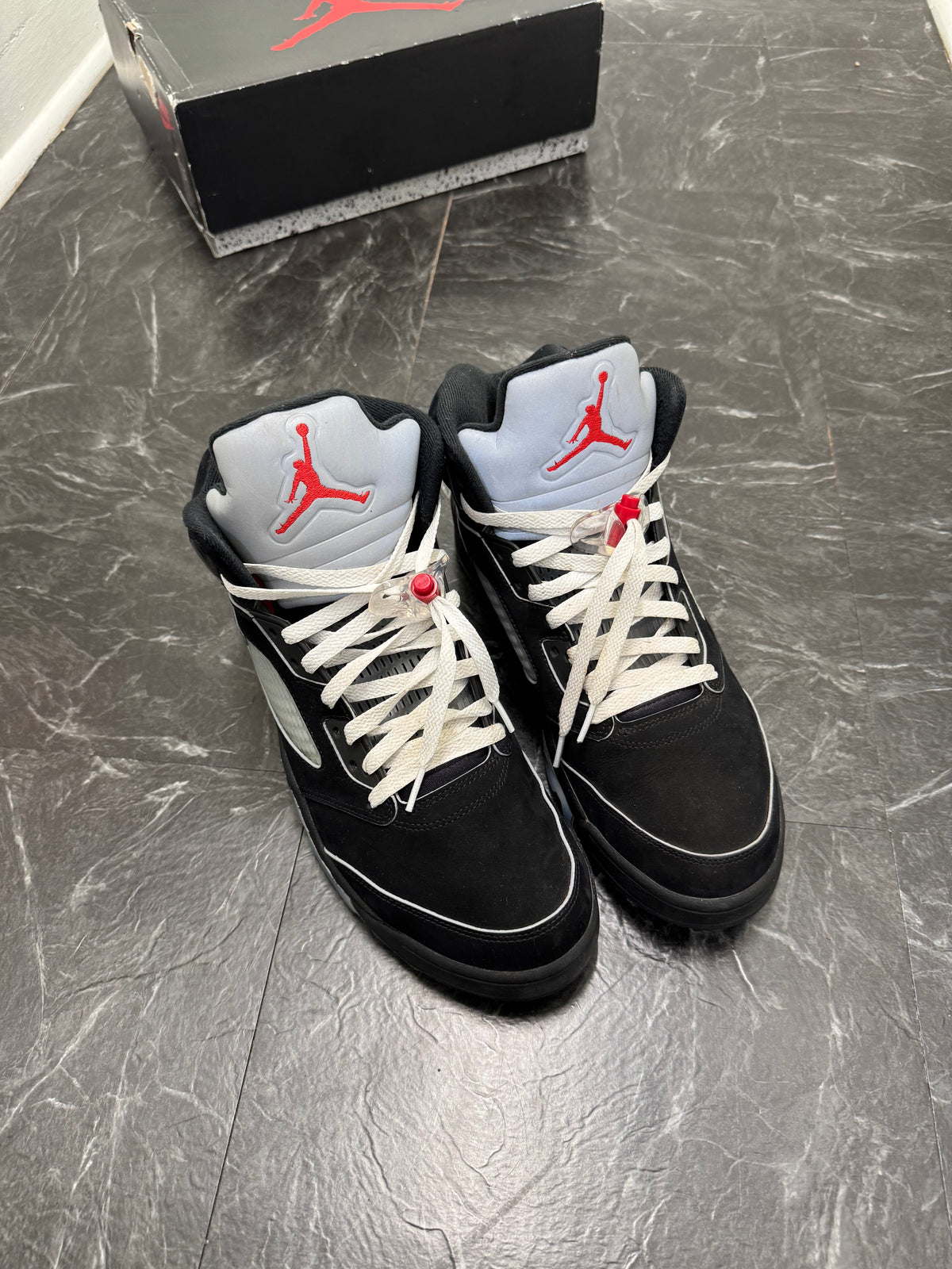 Jordan 5 Black Metallic Reimagined SZ: 12M - Pre-Owned