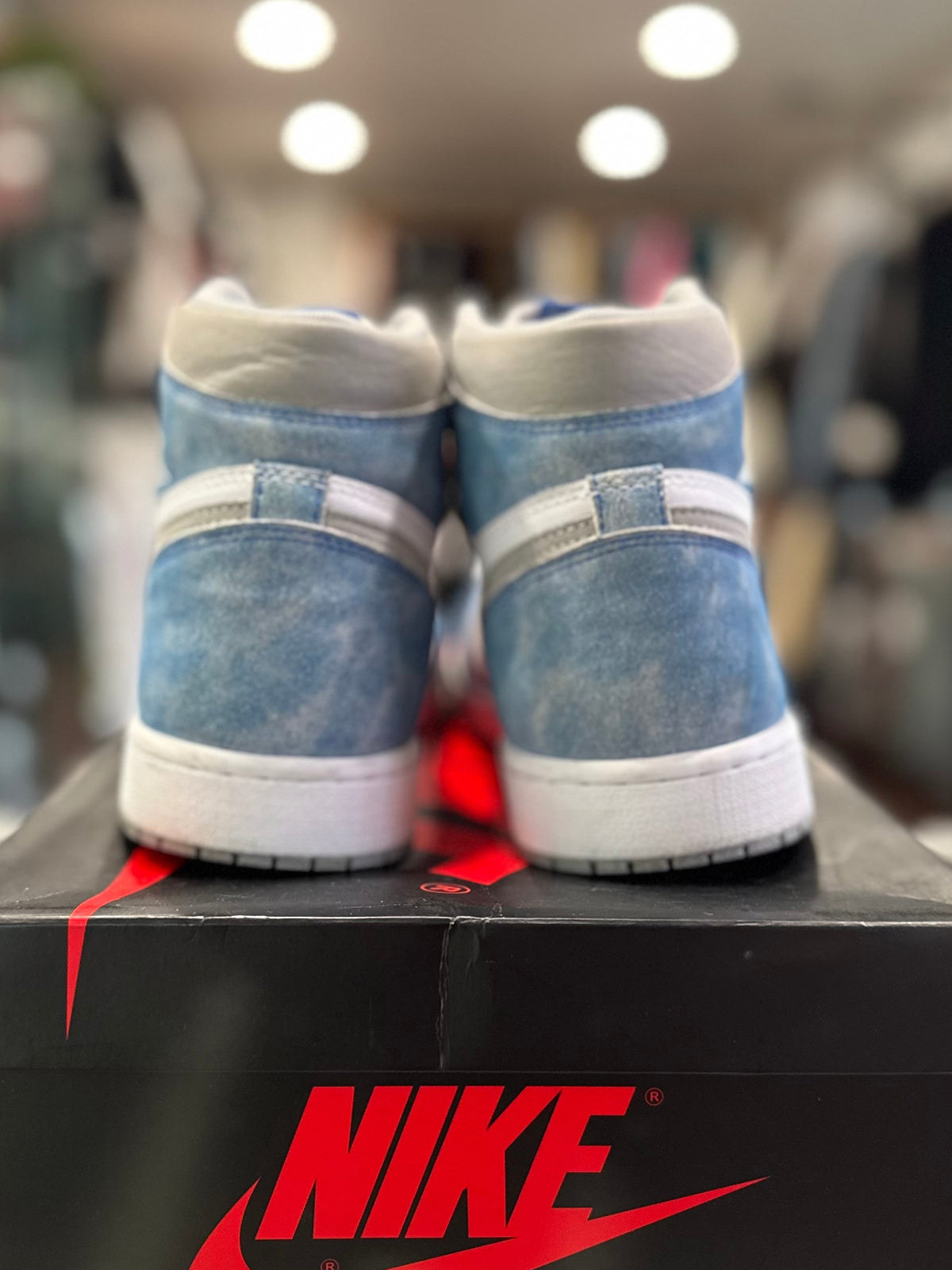 Jordan 1 High Hyper Royal SZ: 10M - Pre-Owned