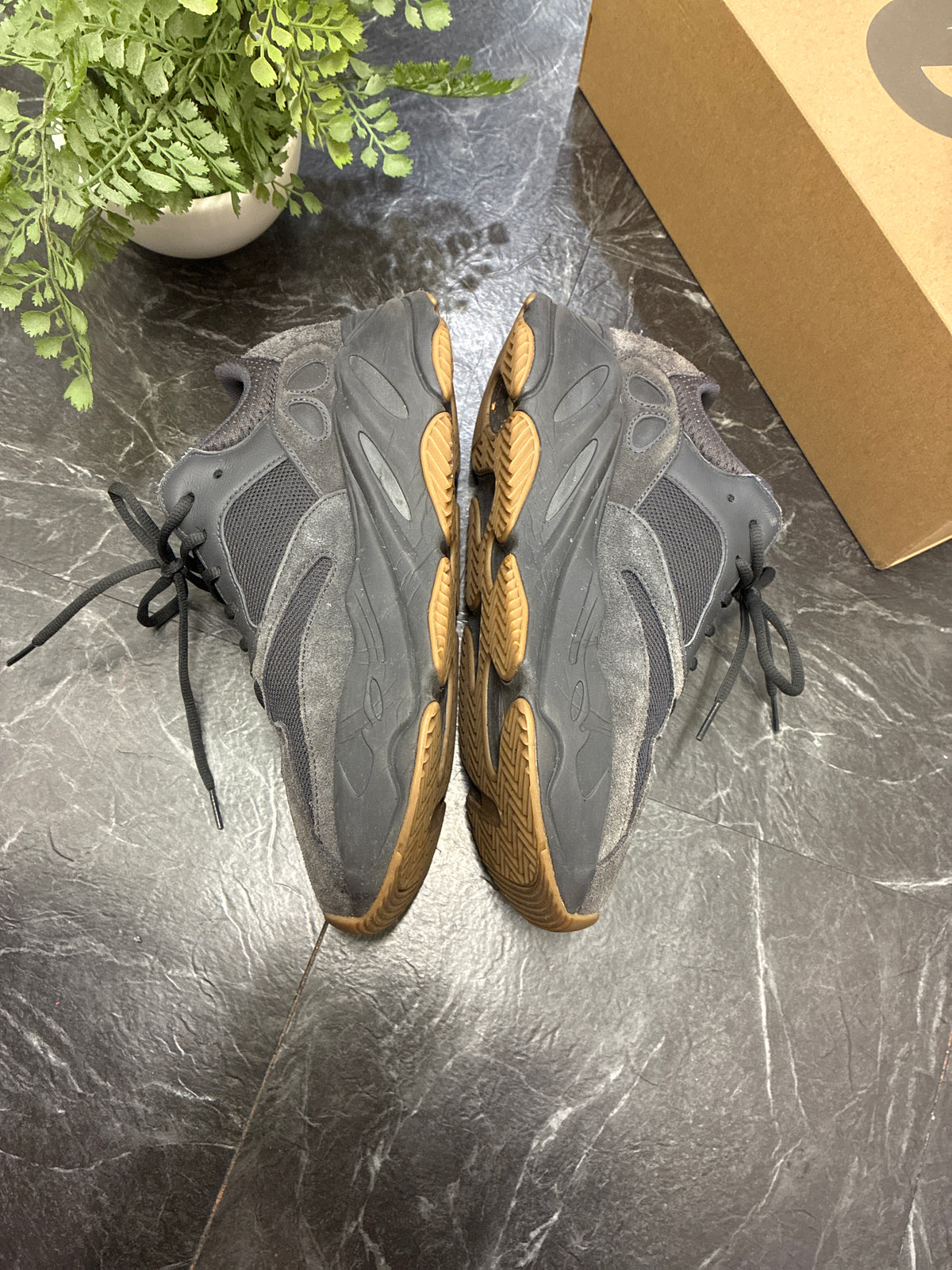 Adidas Yeezy Boost 700 Utility Black SZ: 11M - Pre-Owned
