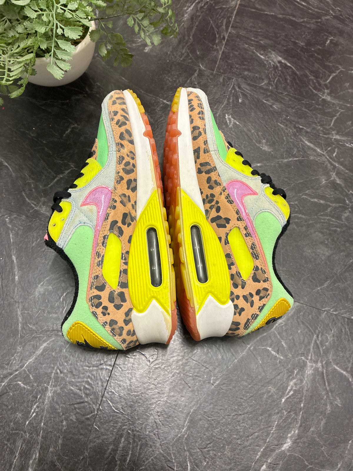 Nike Air Max 90 LX Illusion Green (90s Dancefloor) SZ: 10.5W/9M - Pre-Owned