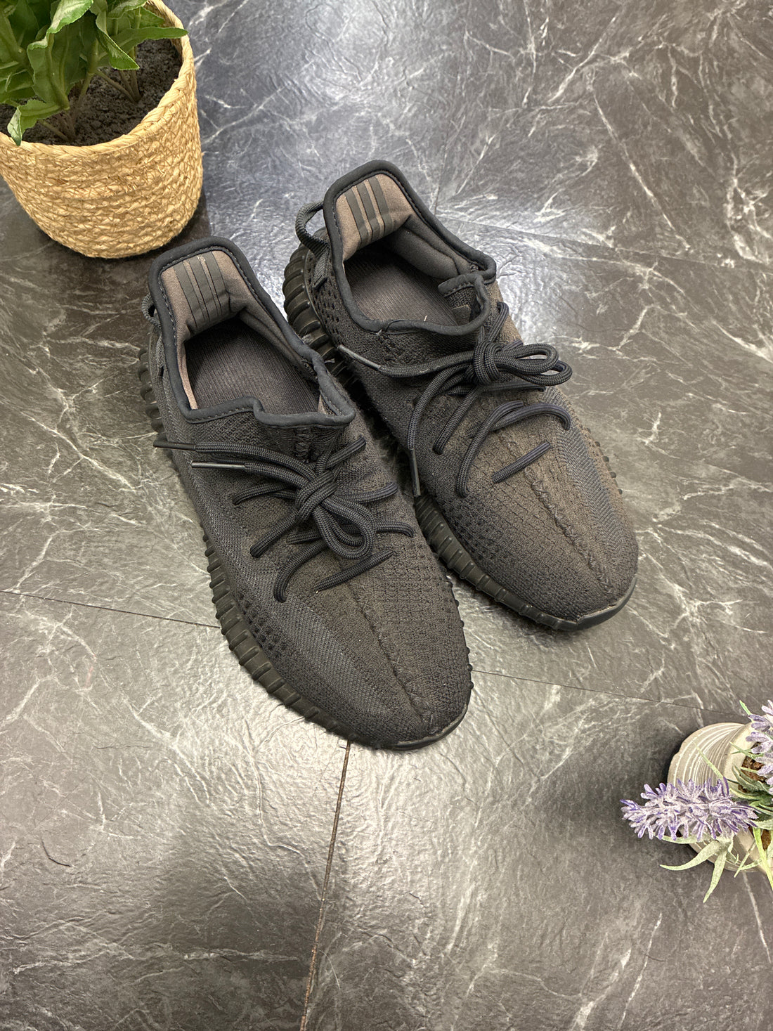 Adidas Yeezy Boost 350 V2 Onyx SZ: 8.5M - Pre-Owned