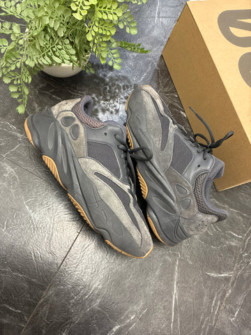 Adidas Yeezy Boost 700 Utility Black SZ: 11M - Pre-Owned