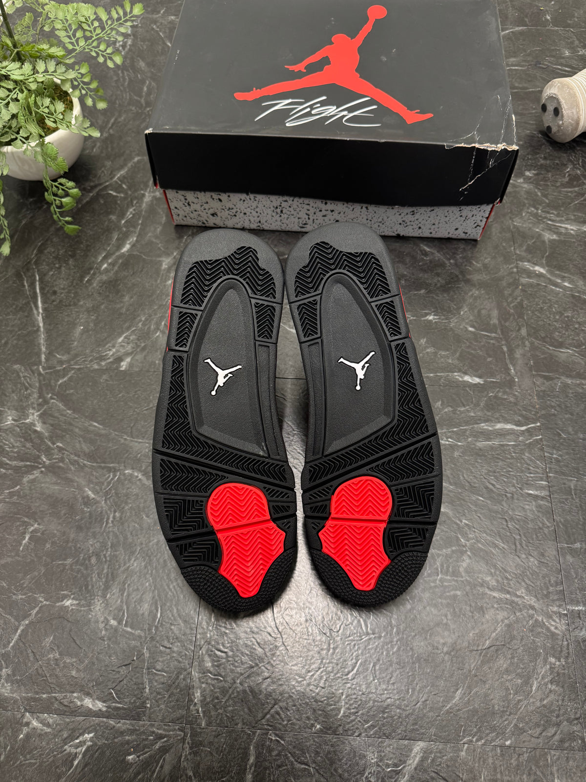 Jordan 4 Red Thunder SZ: 10.5M - New
