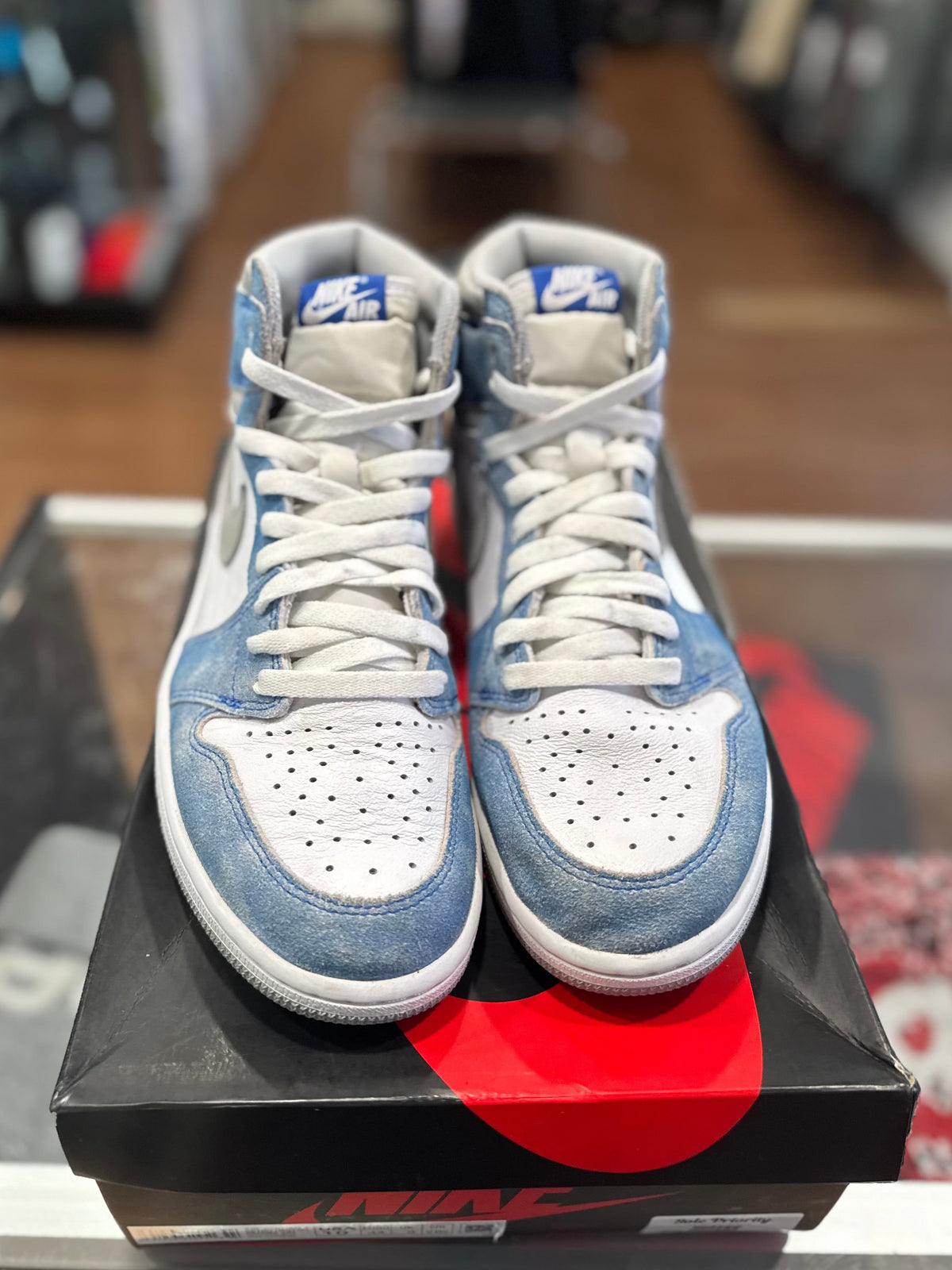 Jordan 1 High Hyper Royal SZ: 10M - Pre-Owned
