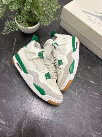Jordan 4 SB Pine Green SZ: 9M - Pre-Owned