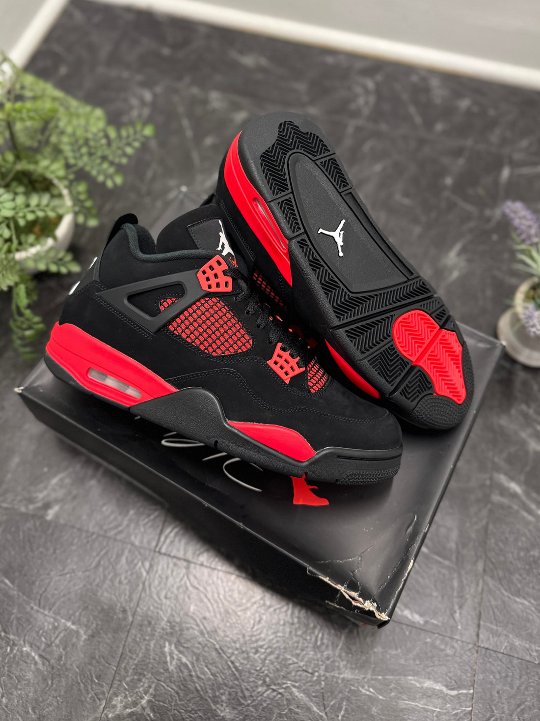 Jordan 4 Red Thunder SZ: 10.5M - New