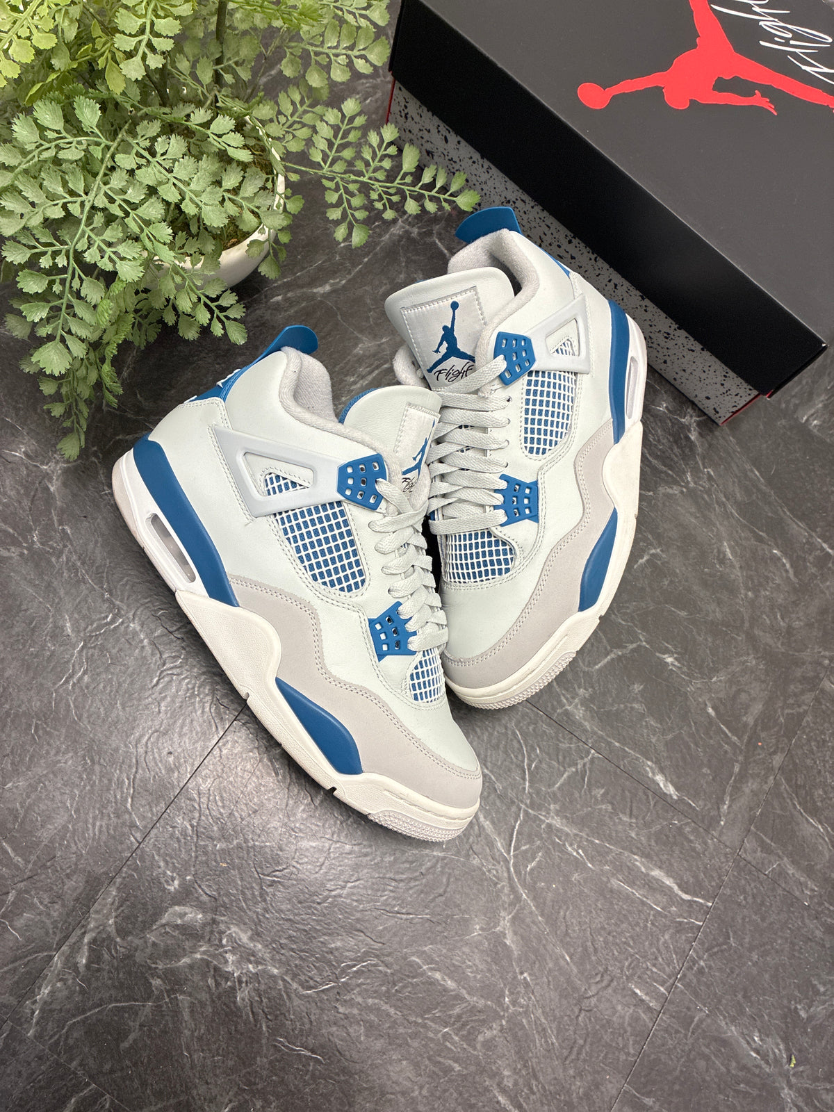 Jordan 4 Military Blue 2024 SZ: 8.5M - Pre-Owned