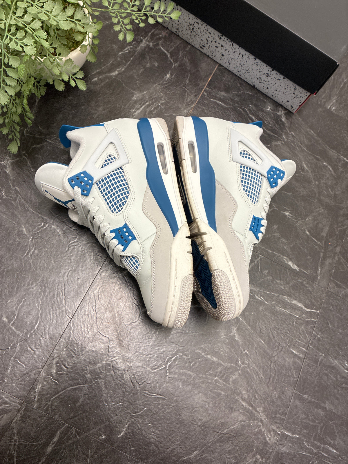 Jordan 4 Military Blue 2024 SZ: 8.5M - Pre-Owned