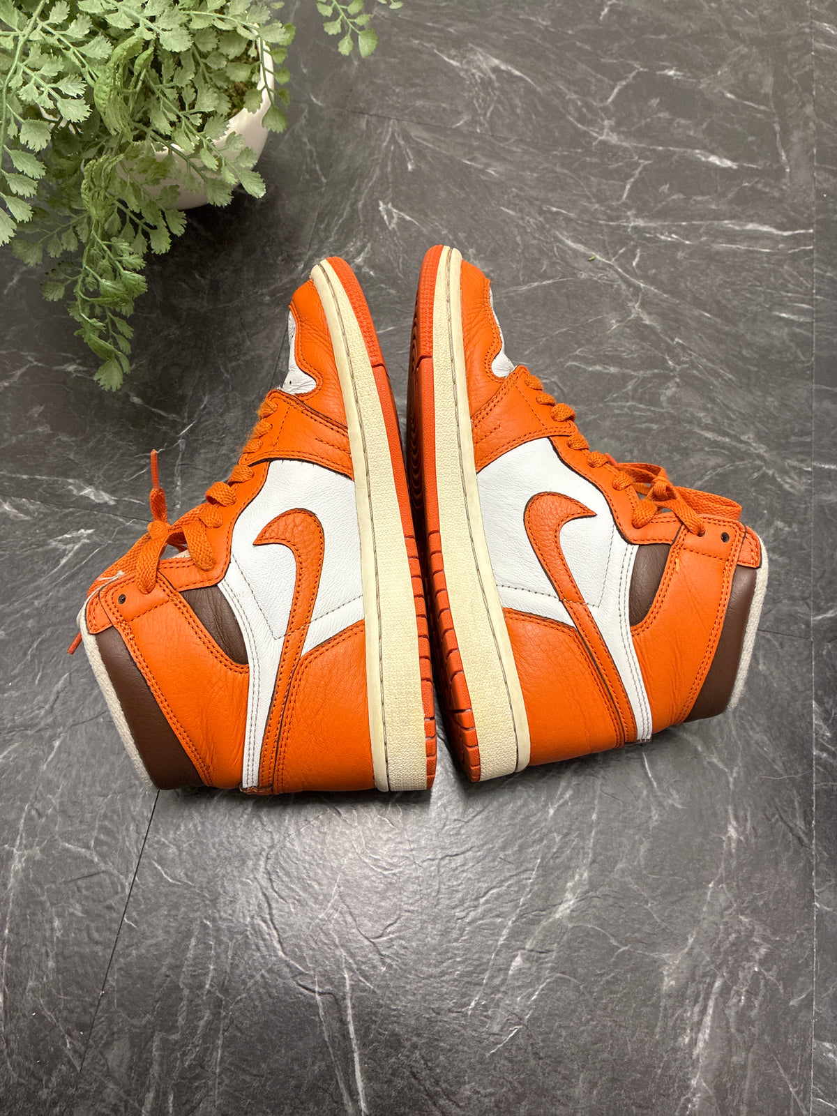 Jordan 1 High Starfish W SZ: 6W/4.5Y - Pre-Owned