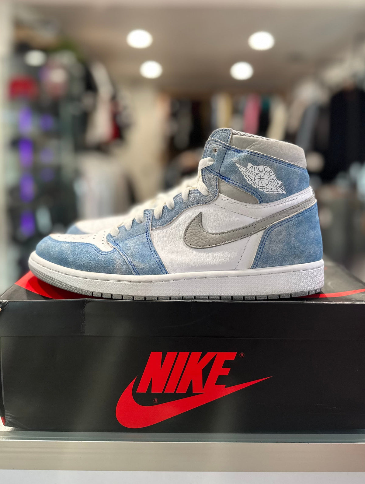 Jordan 1 High Hyper Royal SZ: 10M - Pre-Owned