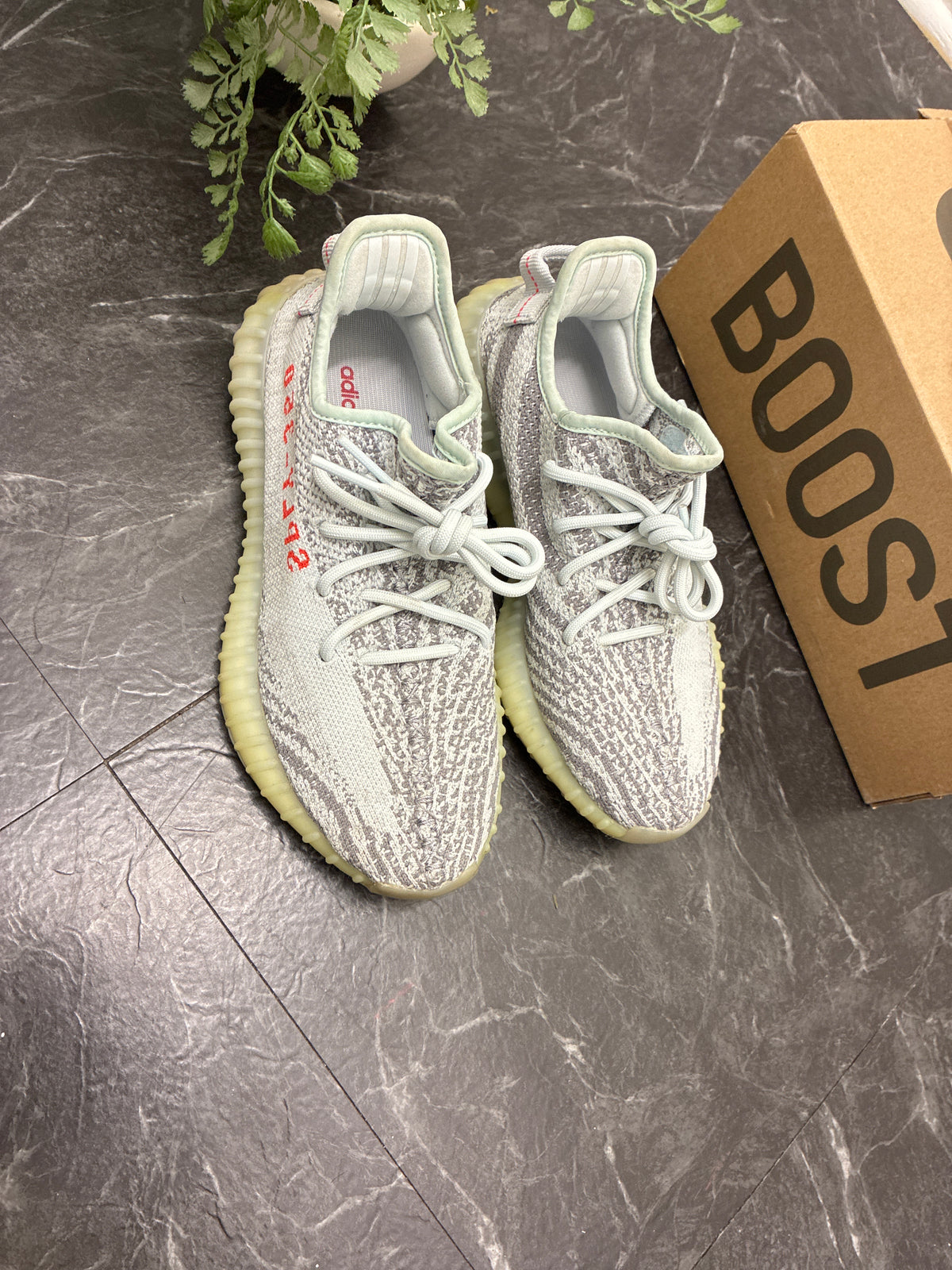 Adidas Yeezy Boost 350 V2 Blue Tint SZ: 6M/7.5W - Pre-Owned