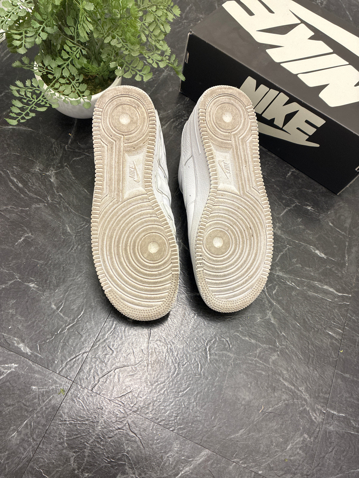 Nike Air Force 1 Low Cactus Plant Flea Market White SZ: 9.5M - Pre-Owned