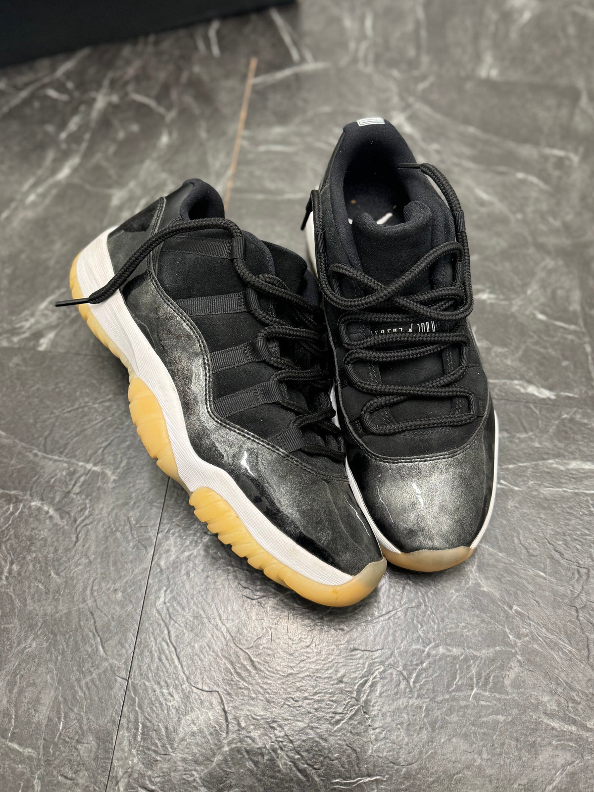 Jordan 11 Low Barons SZ: 8.5M - Pre-Owned