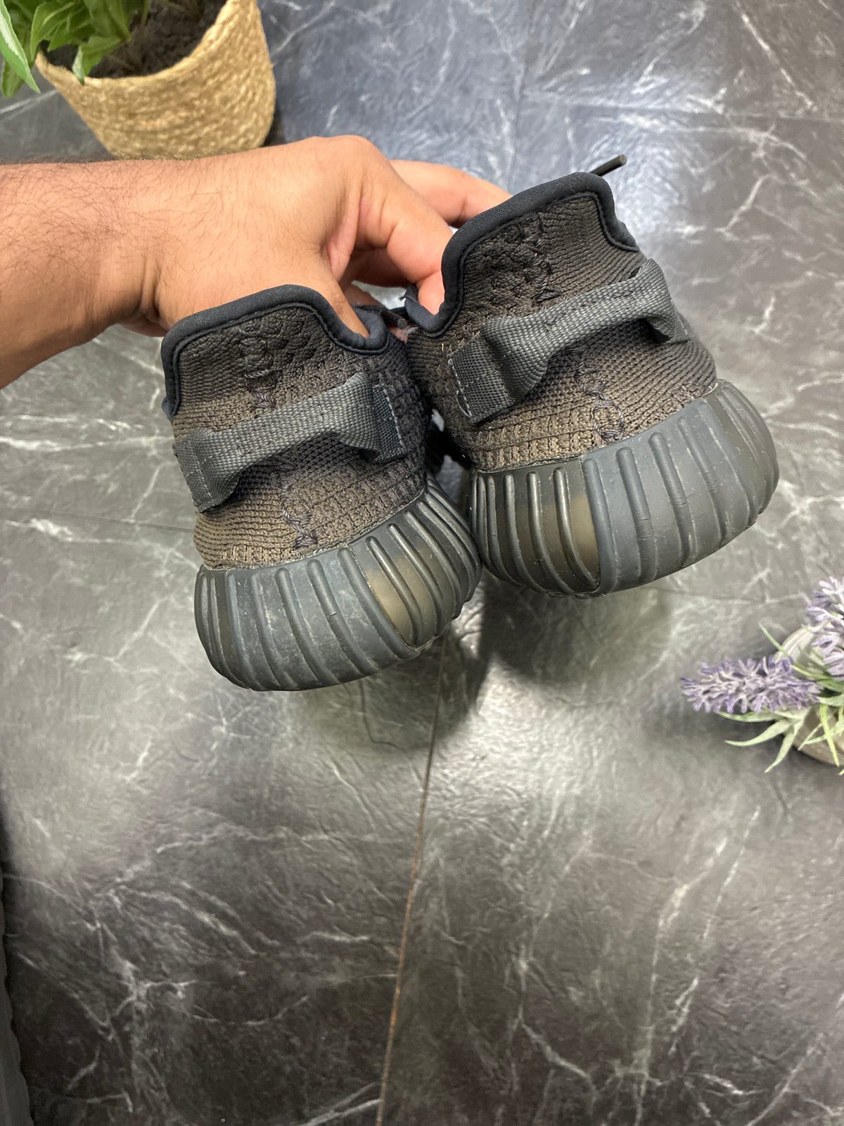 Adidas Yeezy Boost 350 V2 Onyx SZ: 8.5M - Pre-Owned